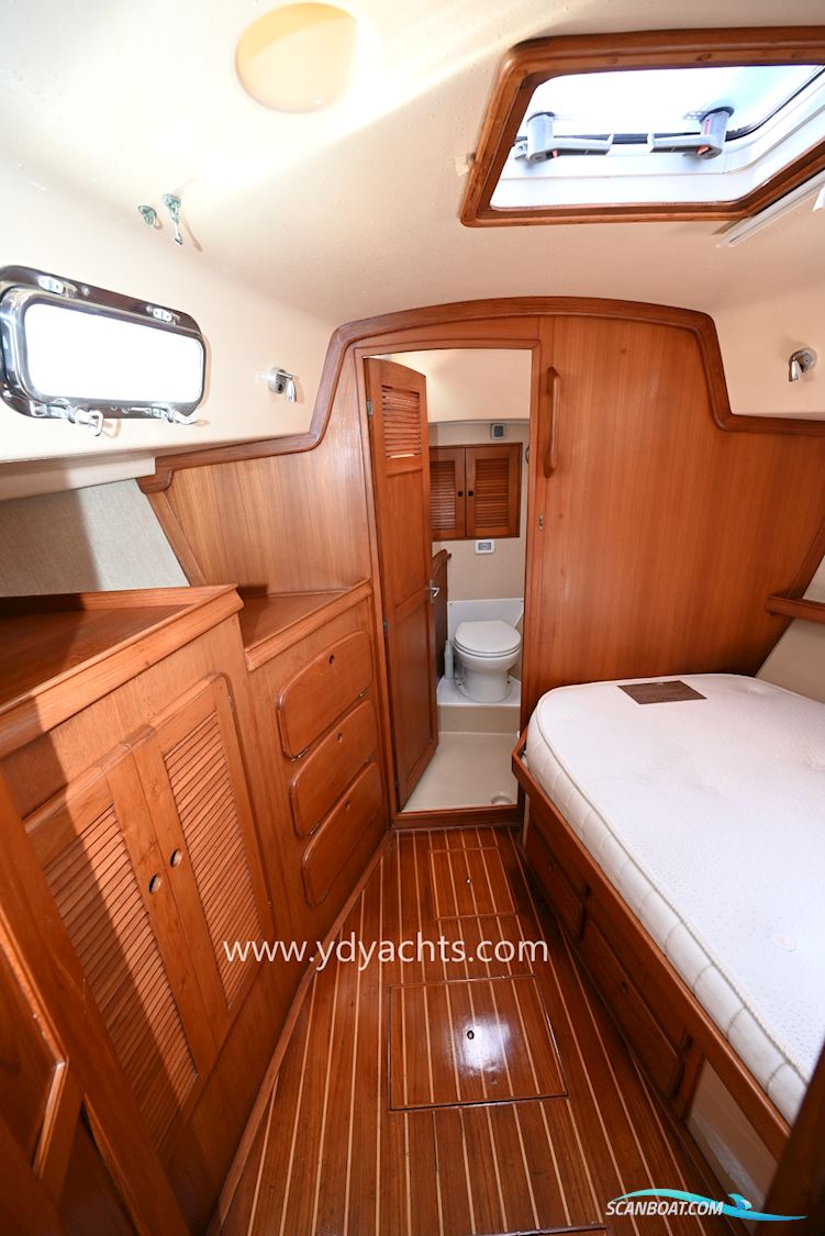 Island Packet 38