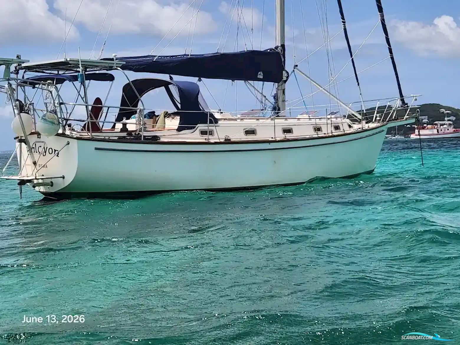 Island Packet 38