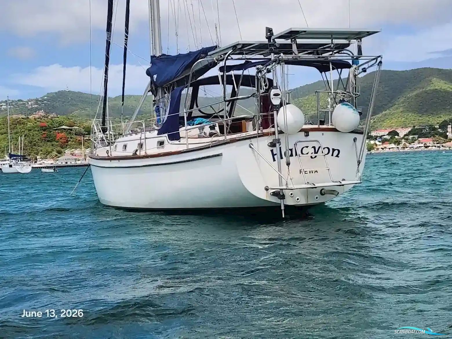 Island Packet 38
