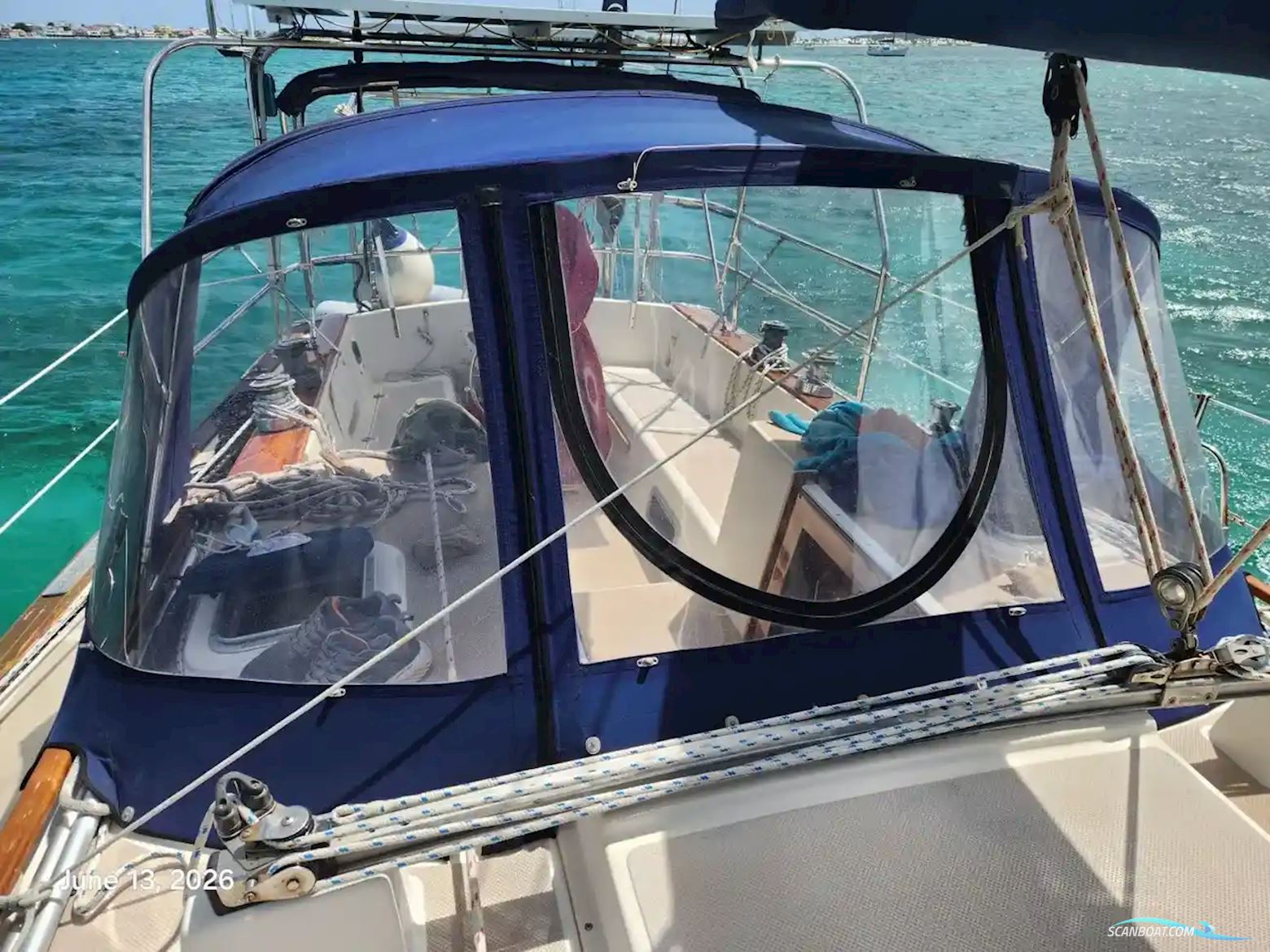 Island Packet 38