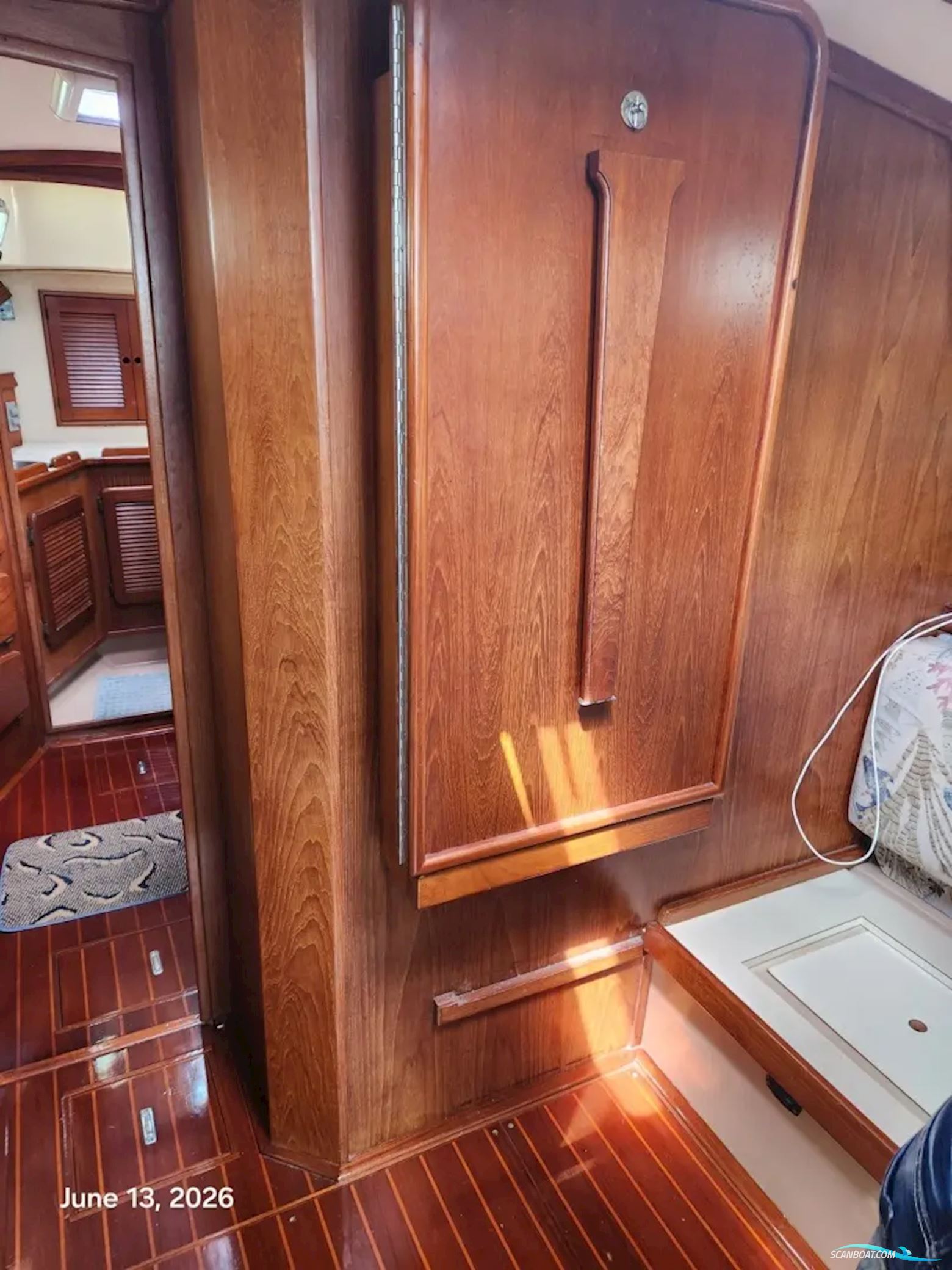 Island Packet 38