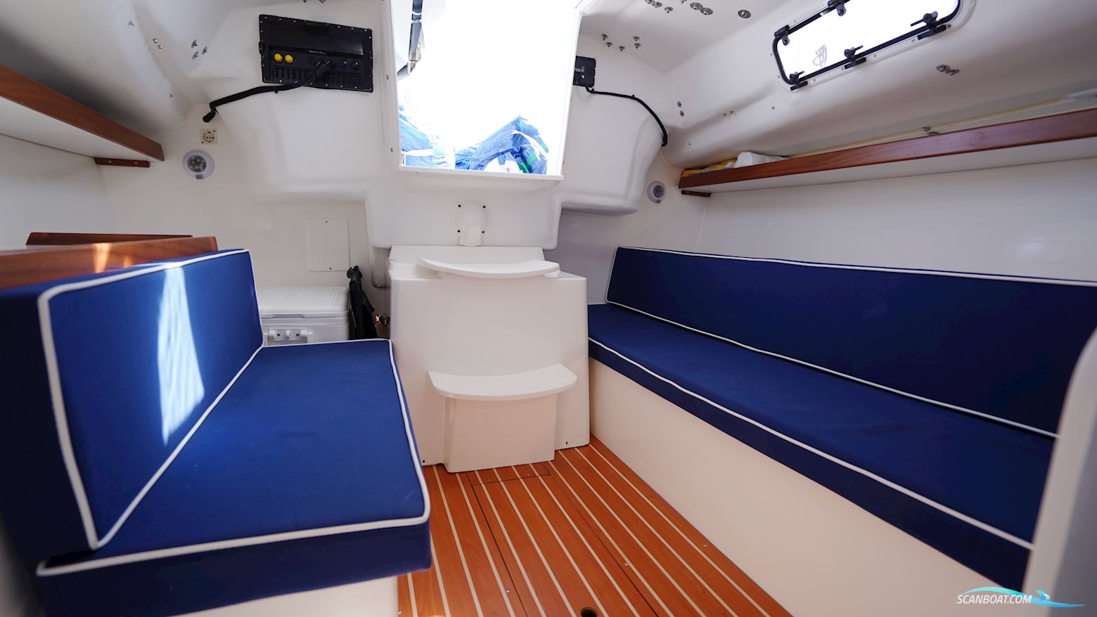J Boats J 9