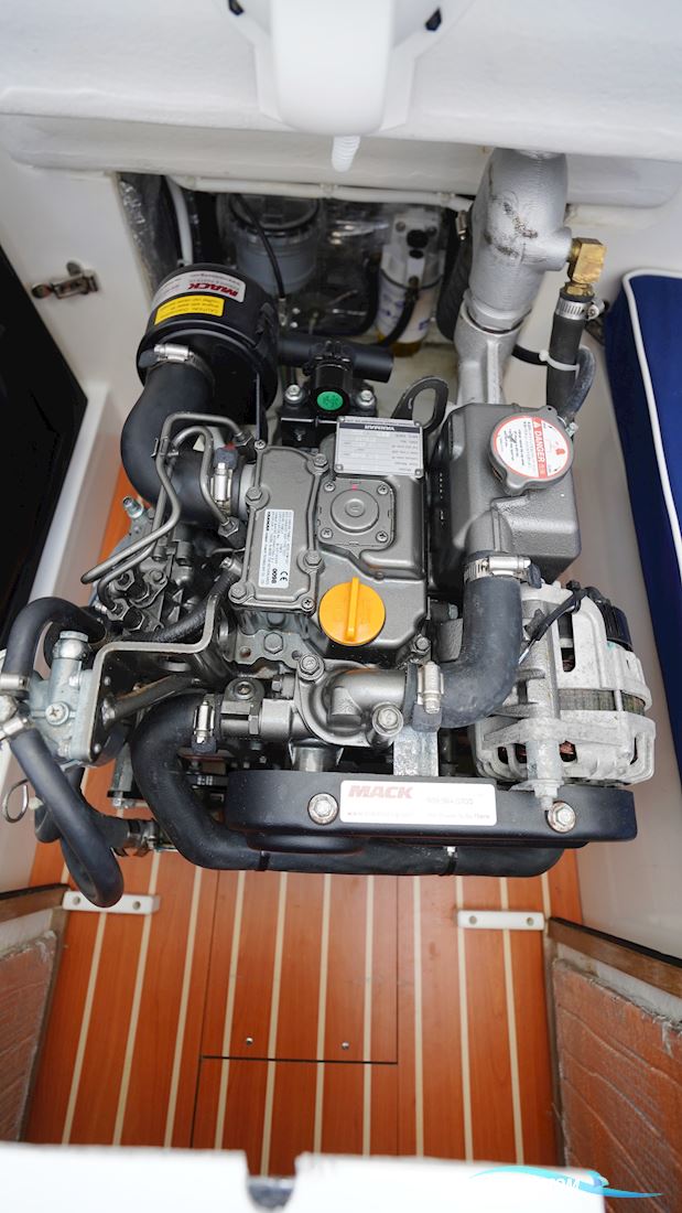 J Boats J 9