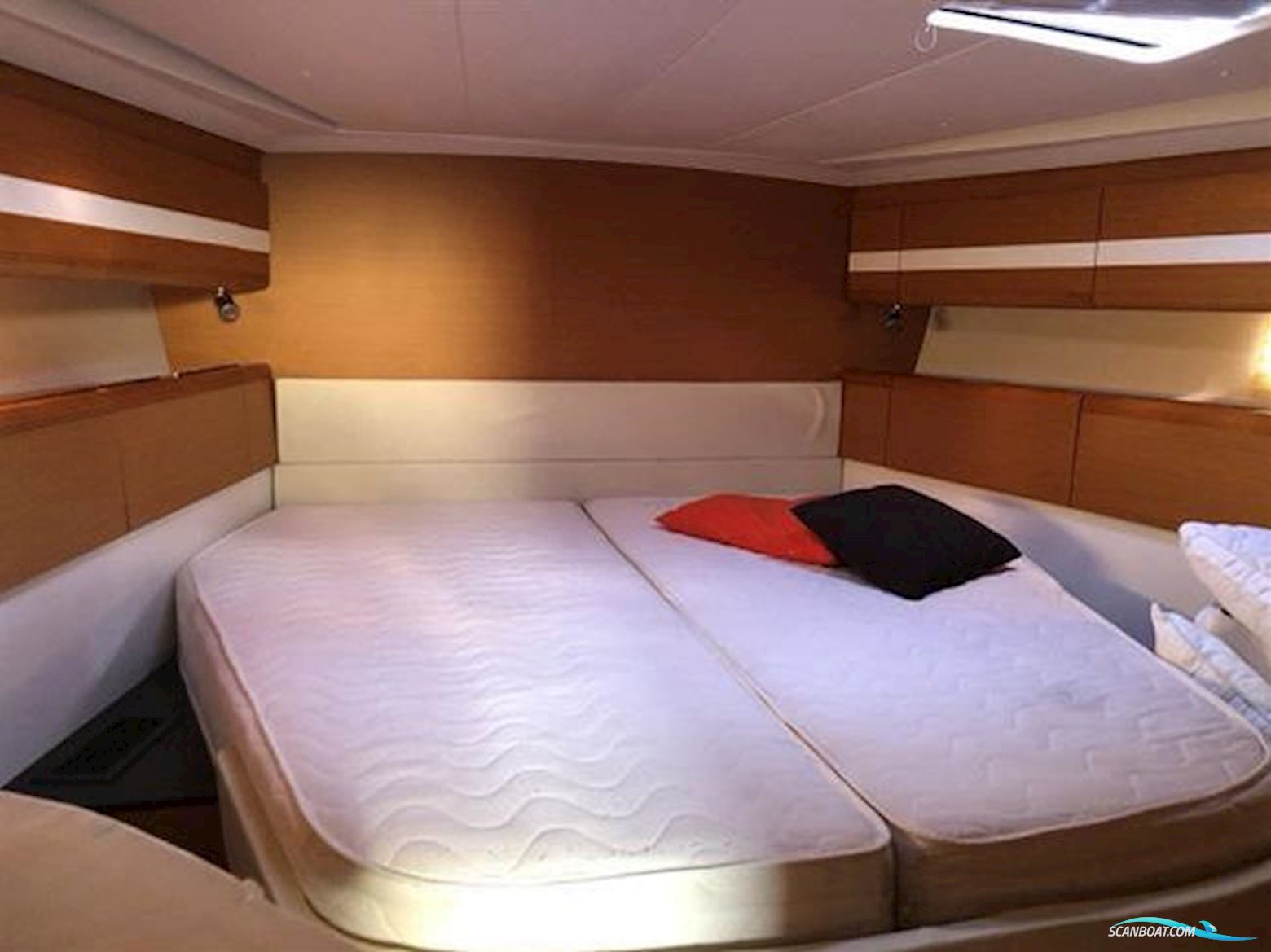 Jeanneau 53