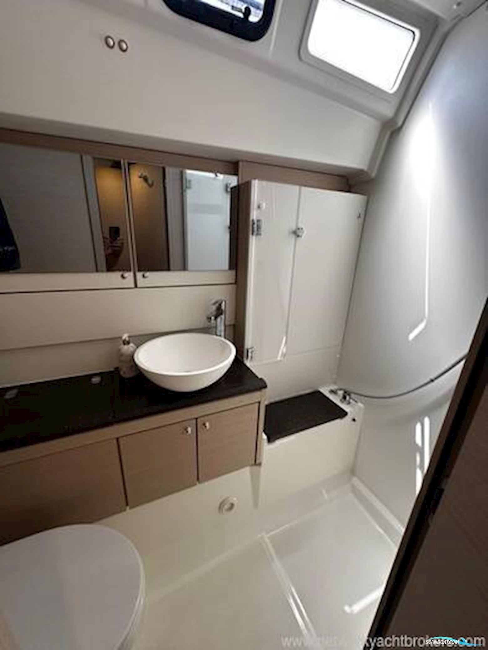 Jeanneau Yacht 54