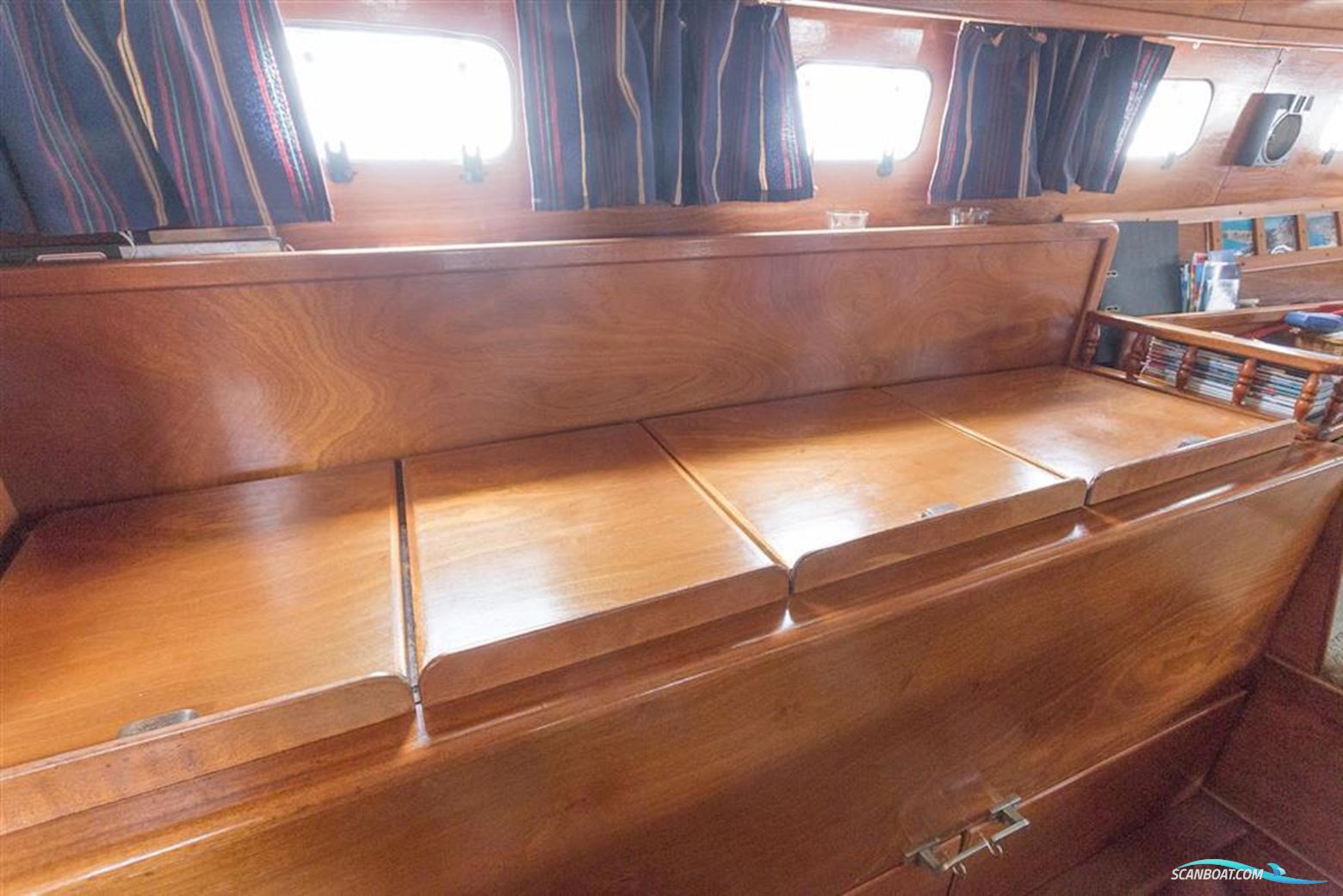 KETCH PILOTHOUSE 49