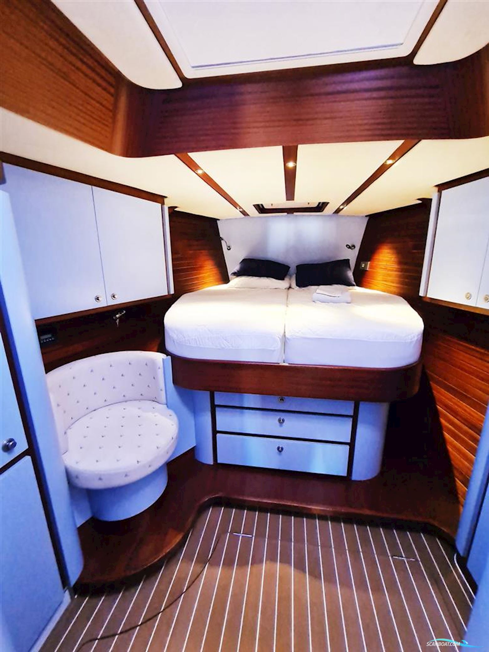 KM Yachtbuilders Stadtship 70