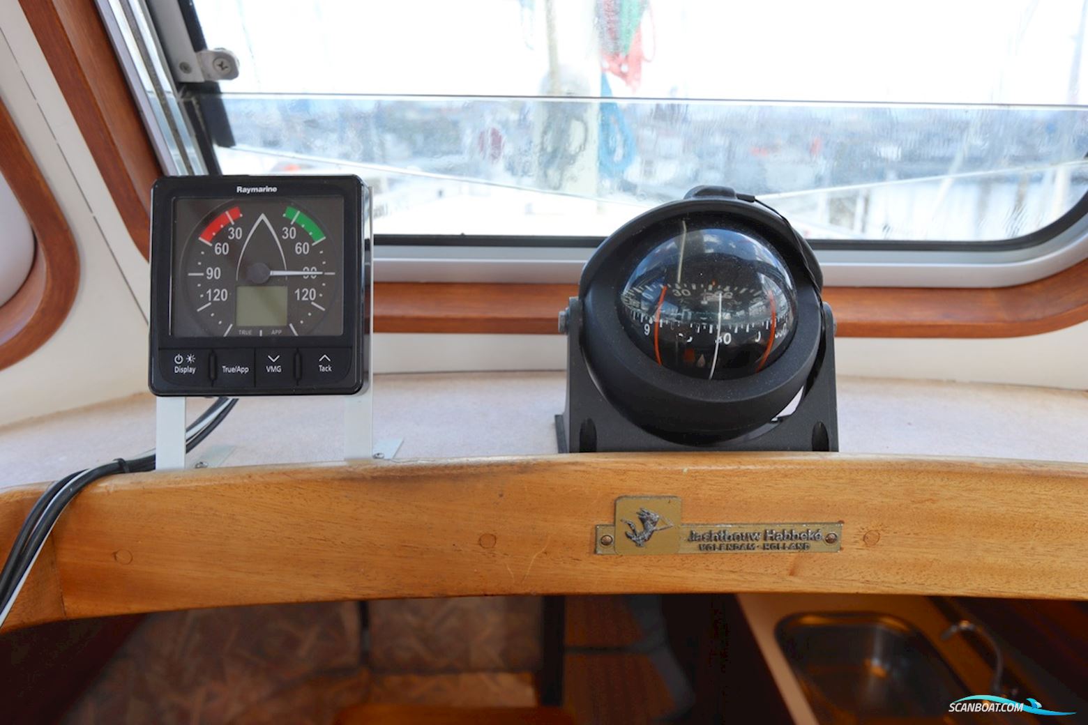 Koopmans 33 Deck Salon