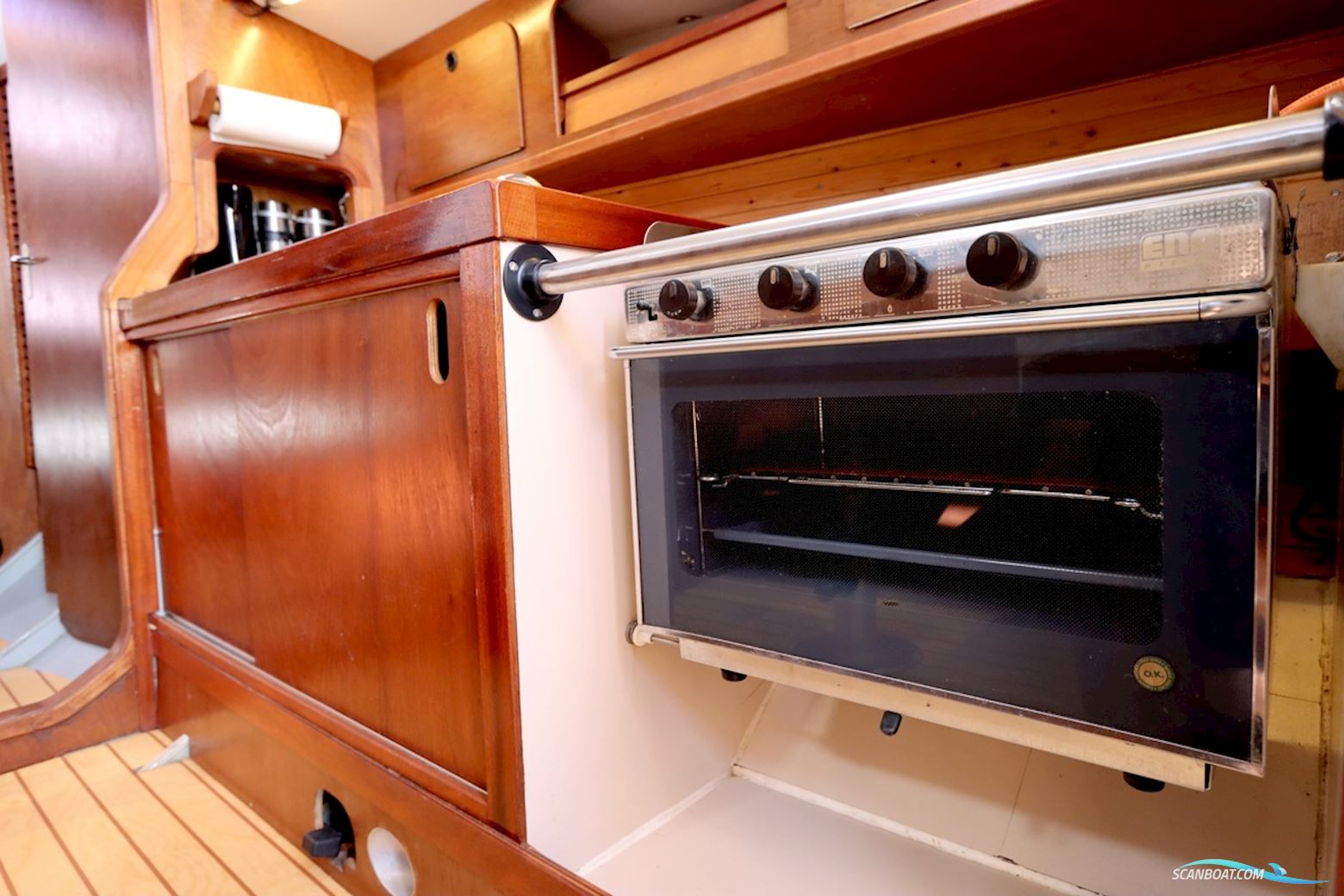 Koopmans 33 Deck Salon