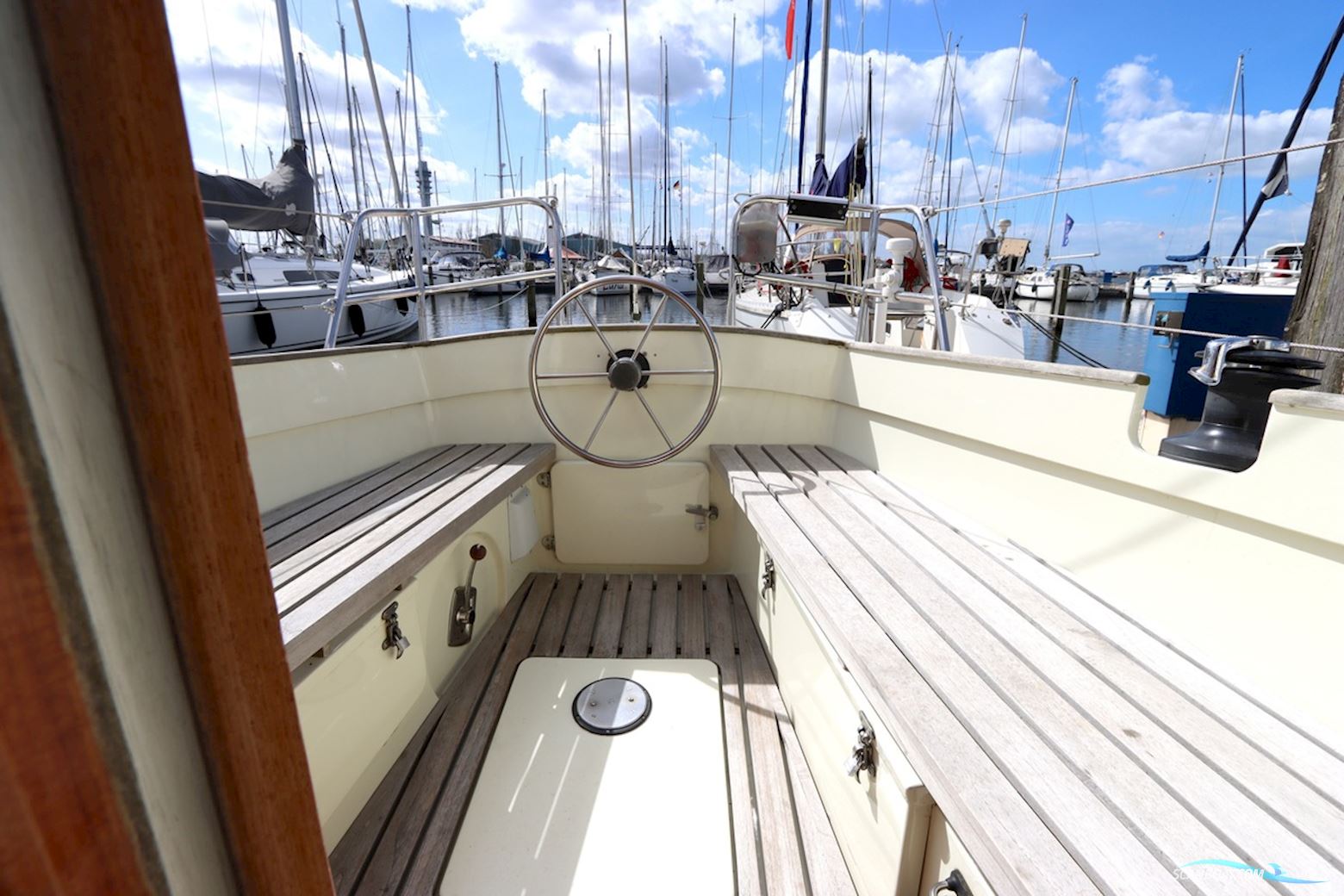 Koopmans 33 Deck Salon