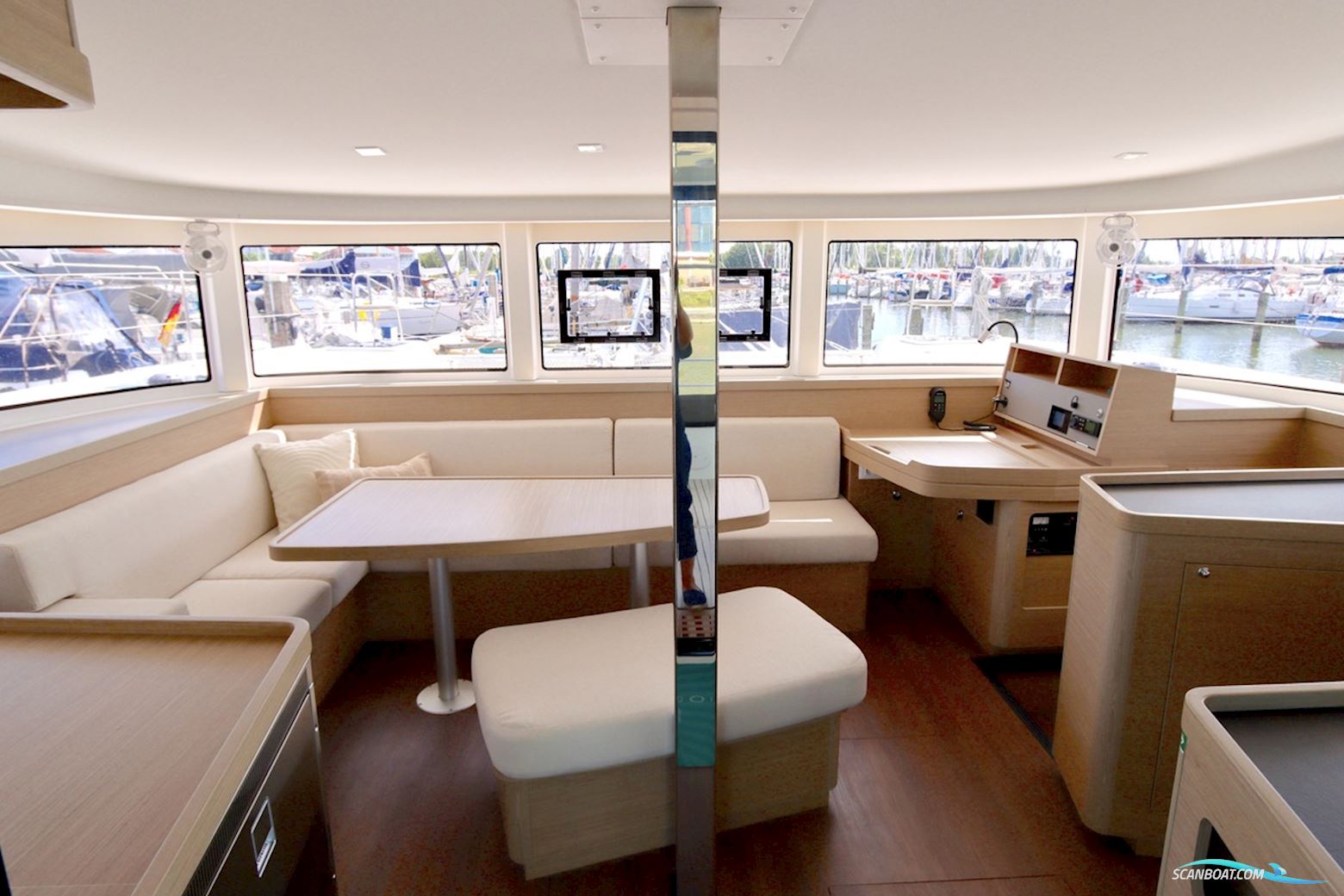 Lagoon 42 Full specs