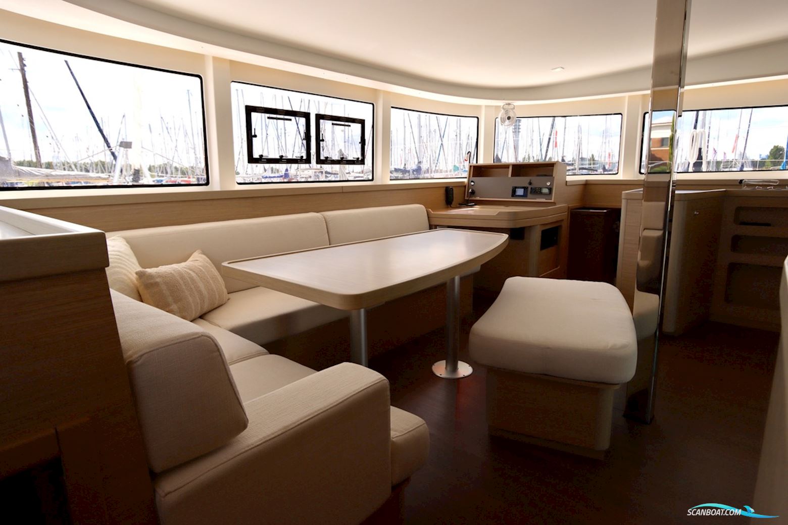 Lagoon 42 Full specs