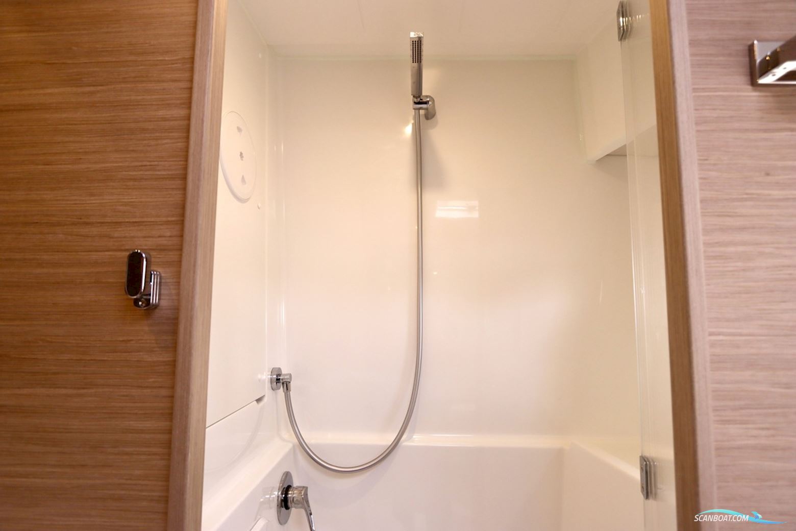 Lagoon 42 Full specs