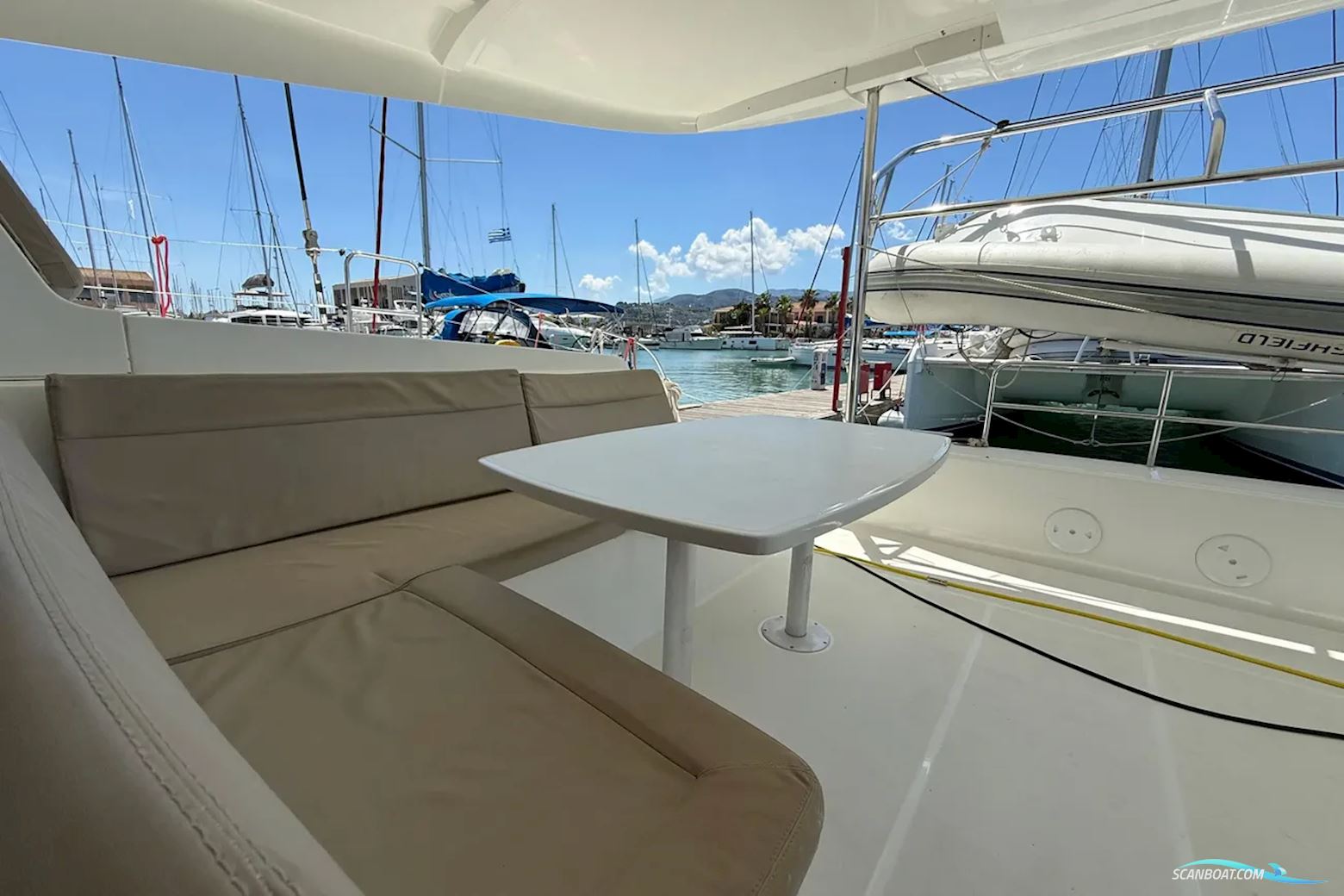 Lagoon 42