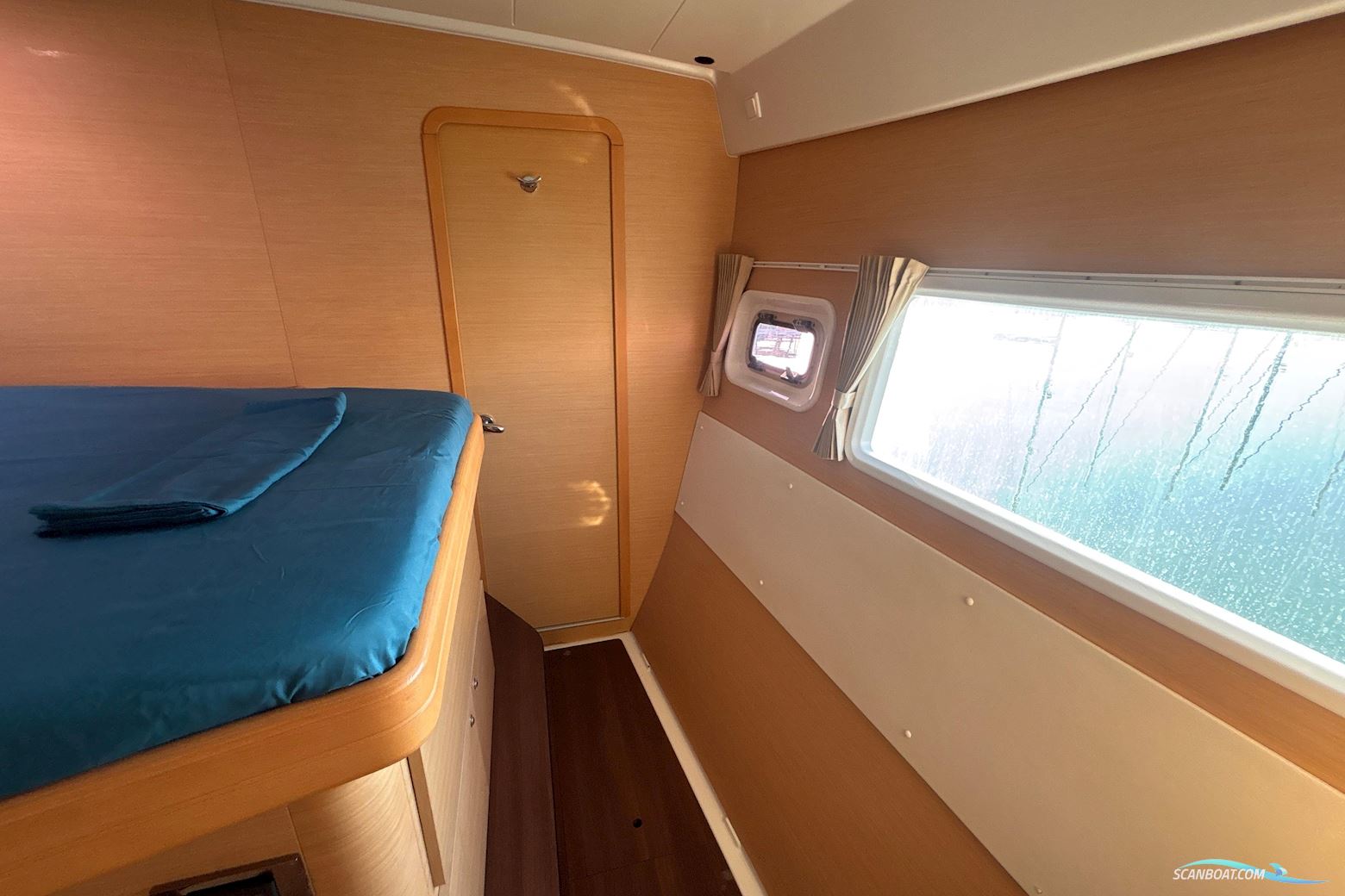 Lagoon 421