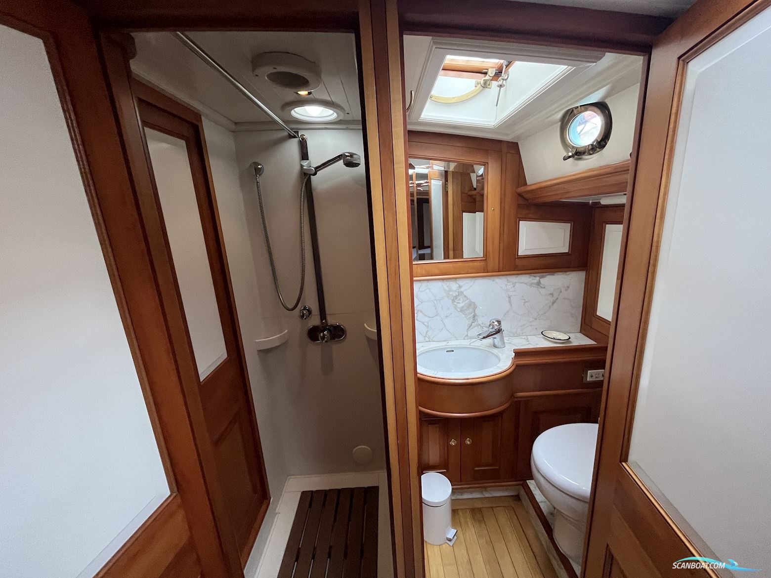 Lemsteraak Gouden Leeuw - Roefaak Hoek Design