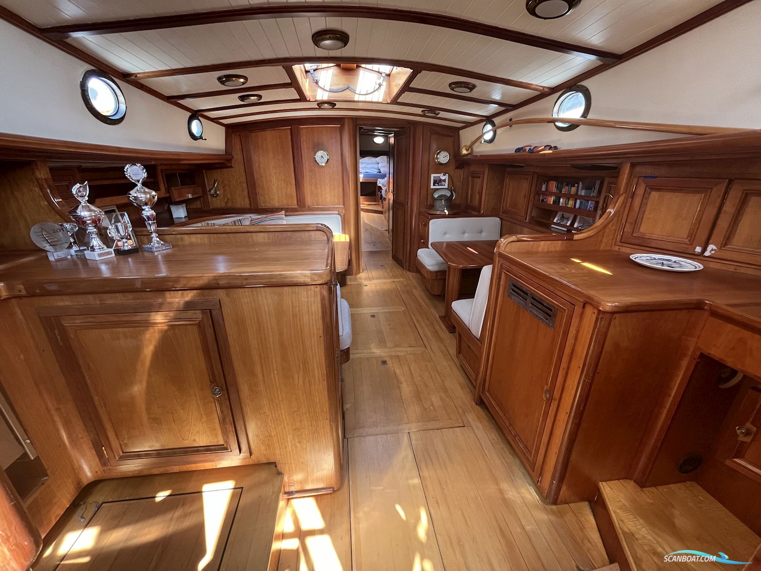 Lemsteraak Zilveren Zwaan - Hoek Design Roefuitvoering