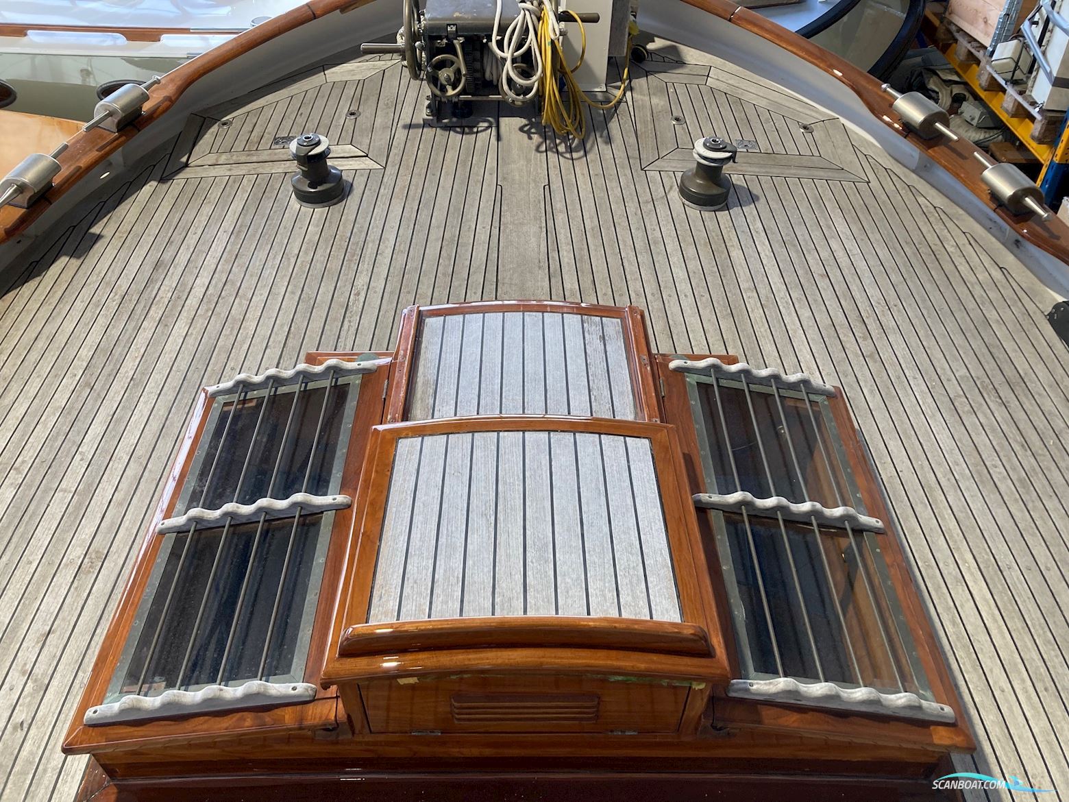 Lemsteraak Zilveren Zwaan - Hoek Design Roefuitvoering