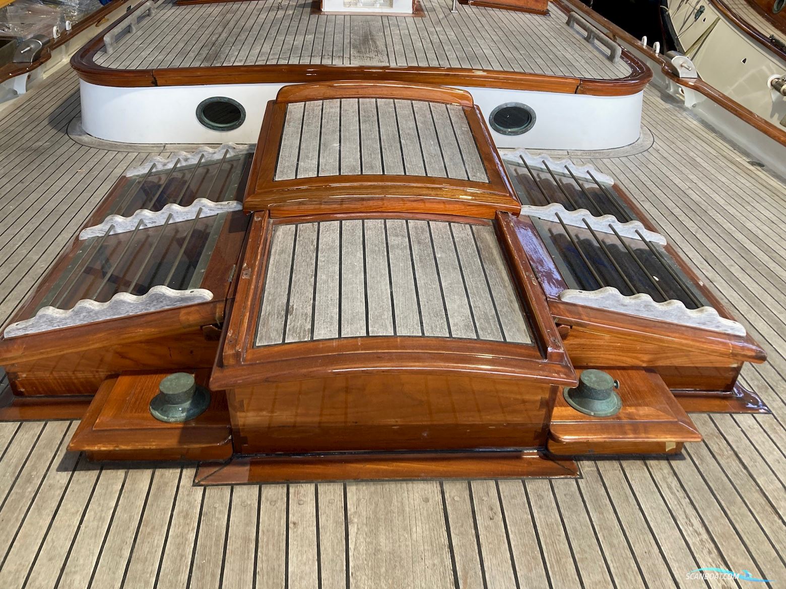 Lemsteraak Zilveren Zwaan - Hoek Design Roefuitvoering