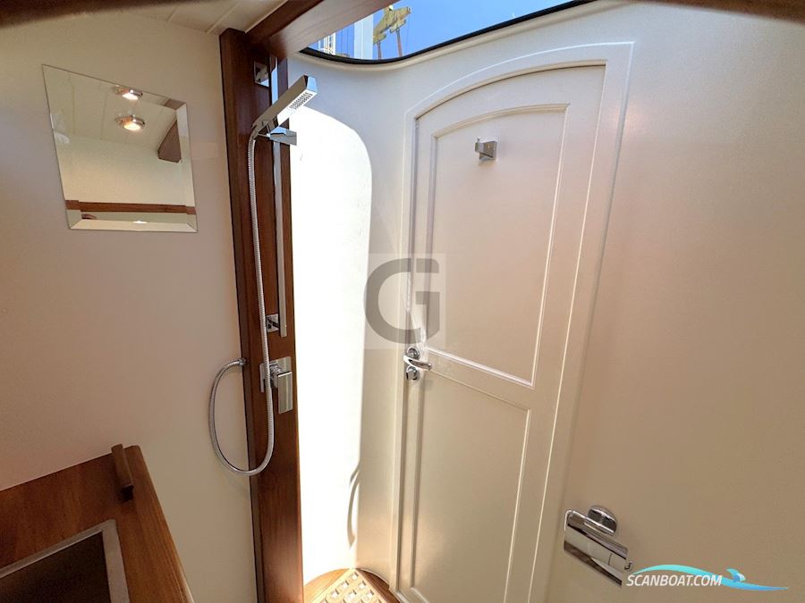 Leonardo Yachts Eagle 54
