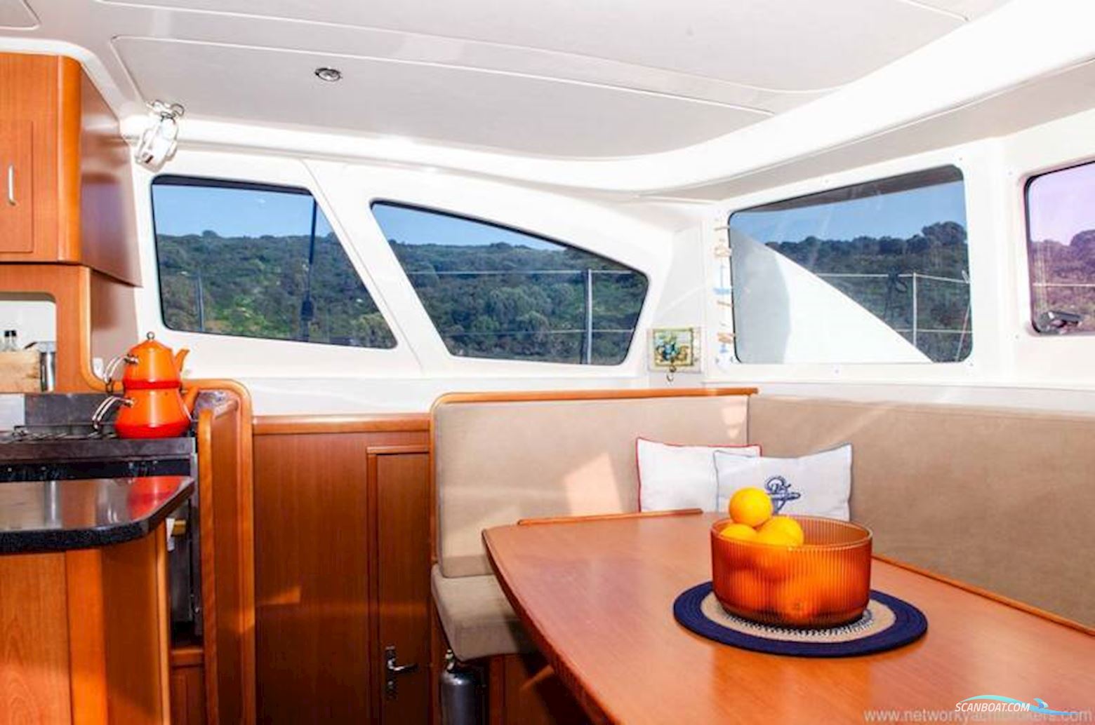 Leopard Catamarans Leopard 38