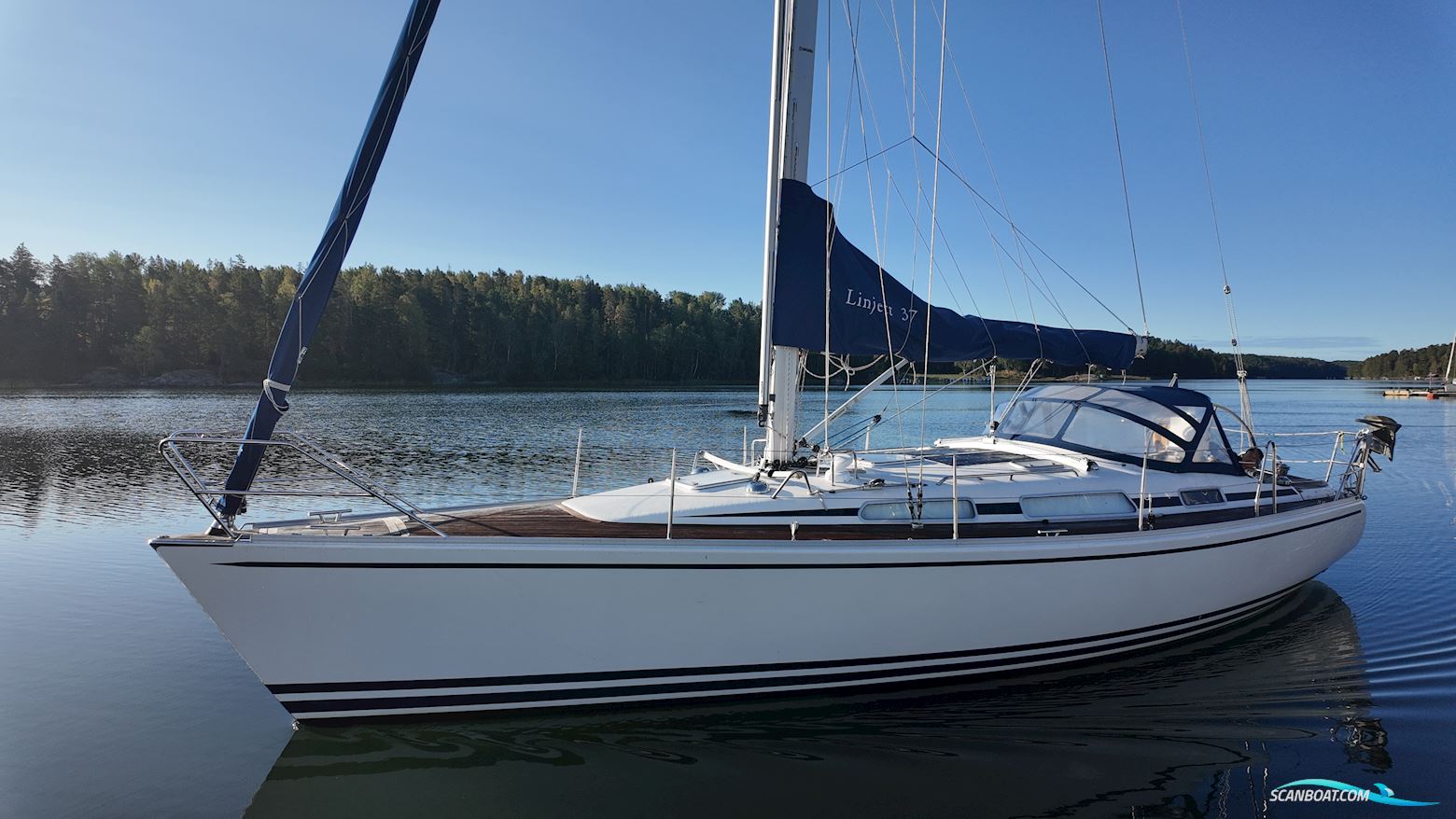 Linjett 37 Zeilboten 2013, met Volvo D2-40 motor, Sweden