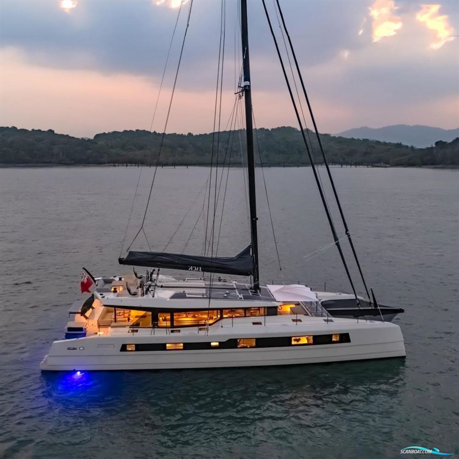 McConaghy MC75 Zeilboten 2023, met 2 x Yanmar 4LV150  150hp V Drive with 4 Blade bronze propellers motor, France
