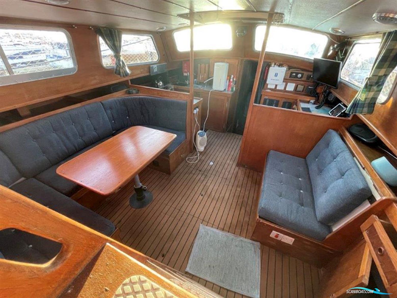 Moody 42 Ketch