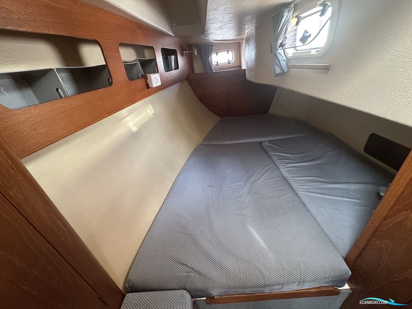 Moody Eclipse 33