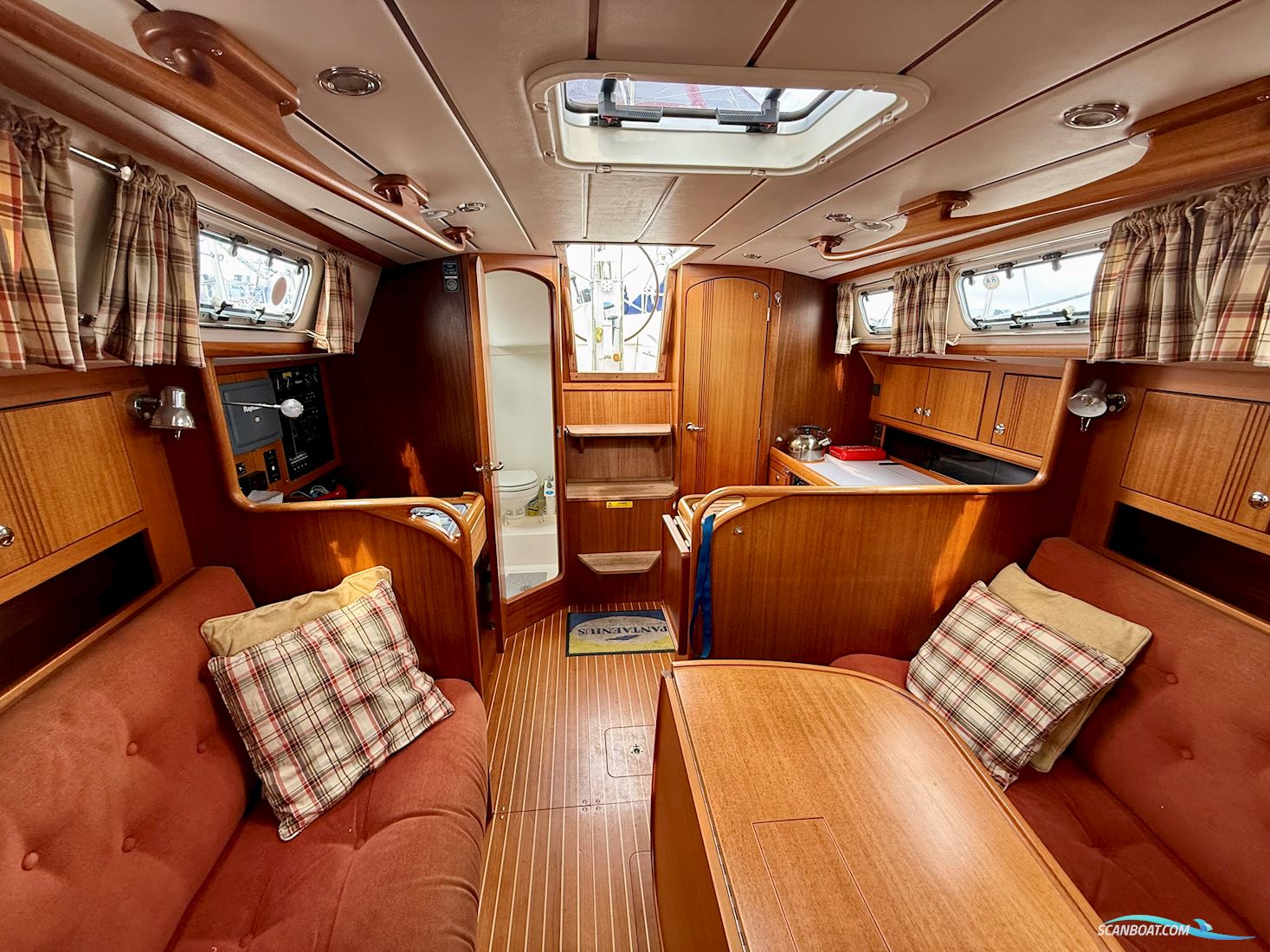 Najad 332 Zeilboten 2097, met Volvo Penta D1/30 motor, United Kingdom
