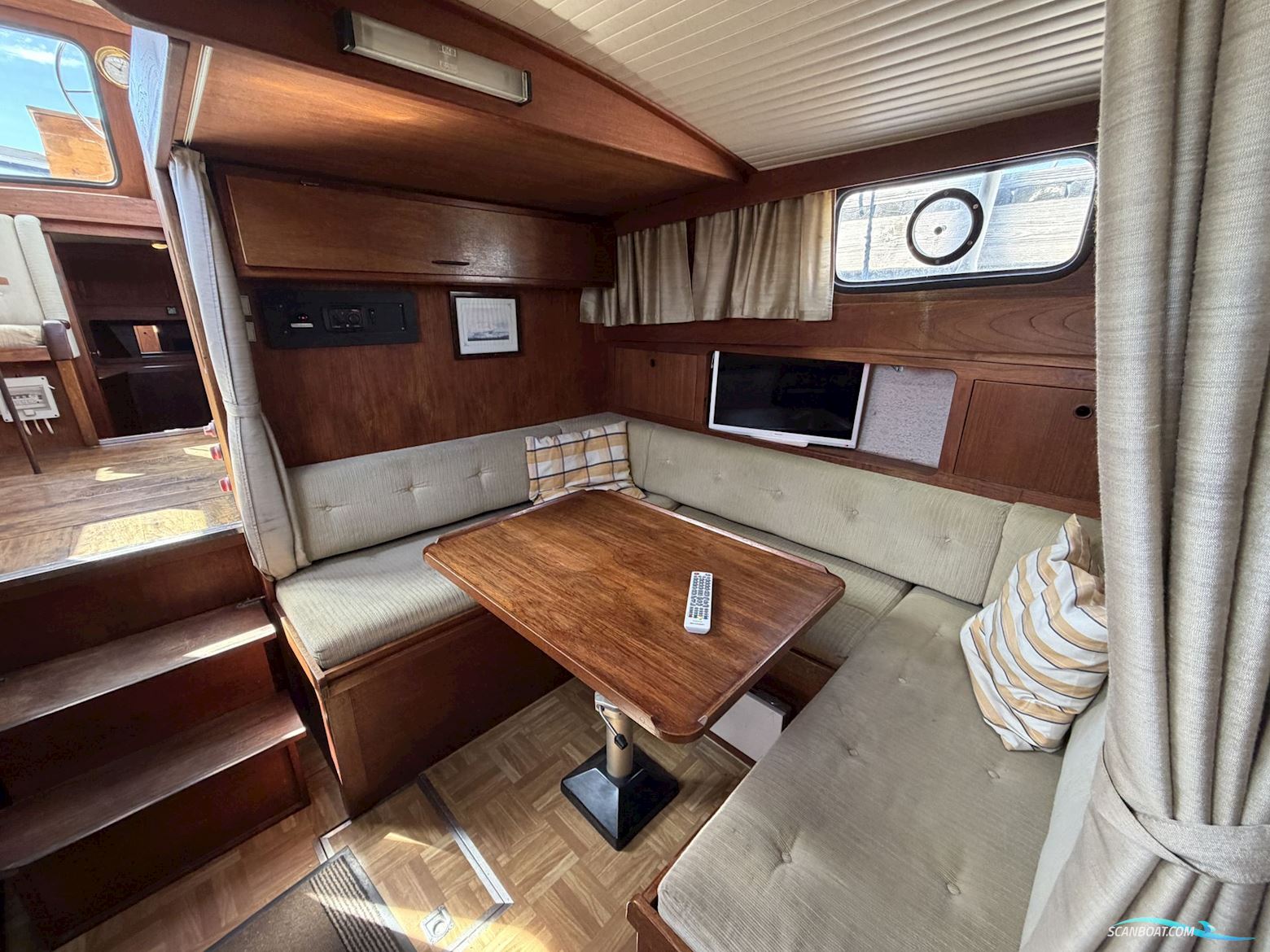 Nauticat 33