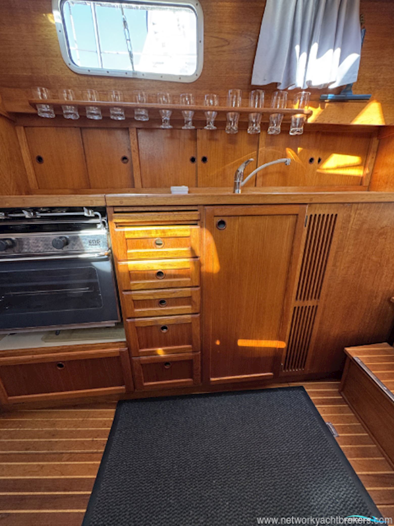 Nauticat 33