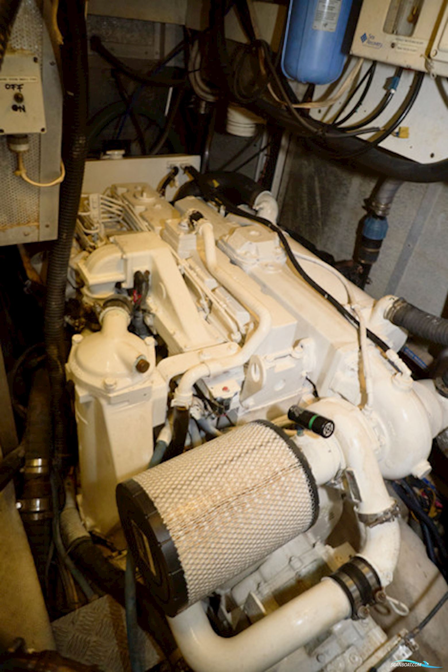 Oyster 80 Deck Saloon