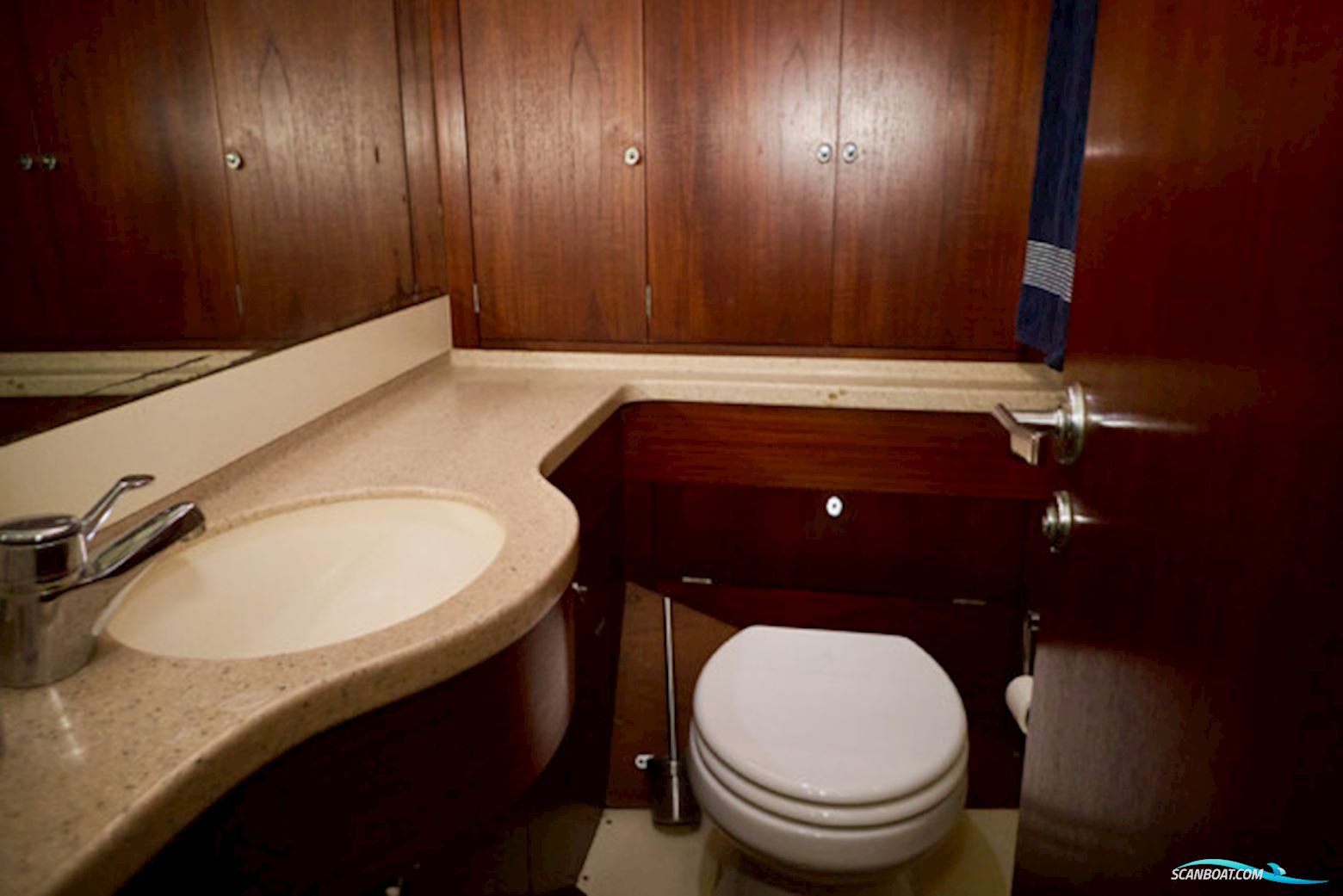 Oyster 80 Deck Saloon