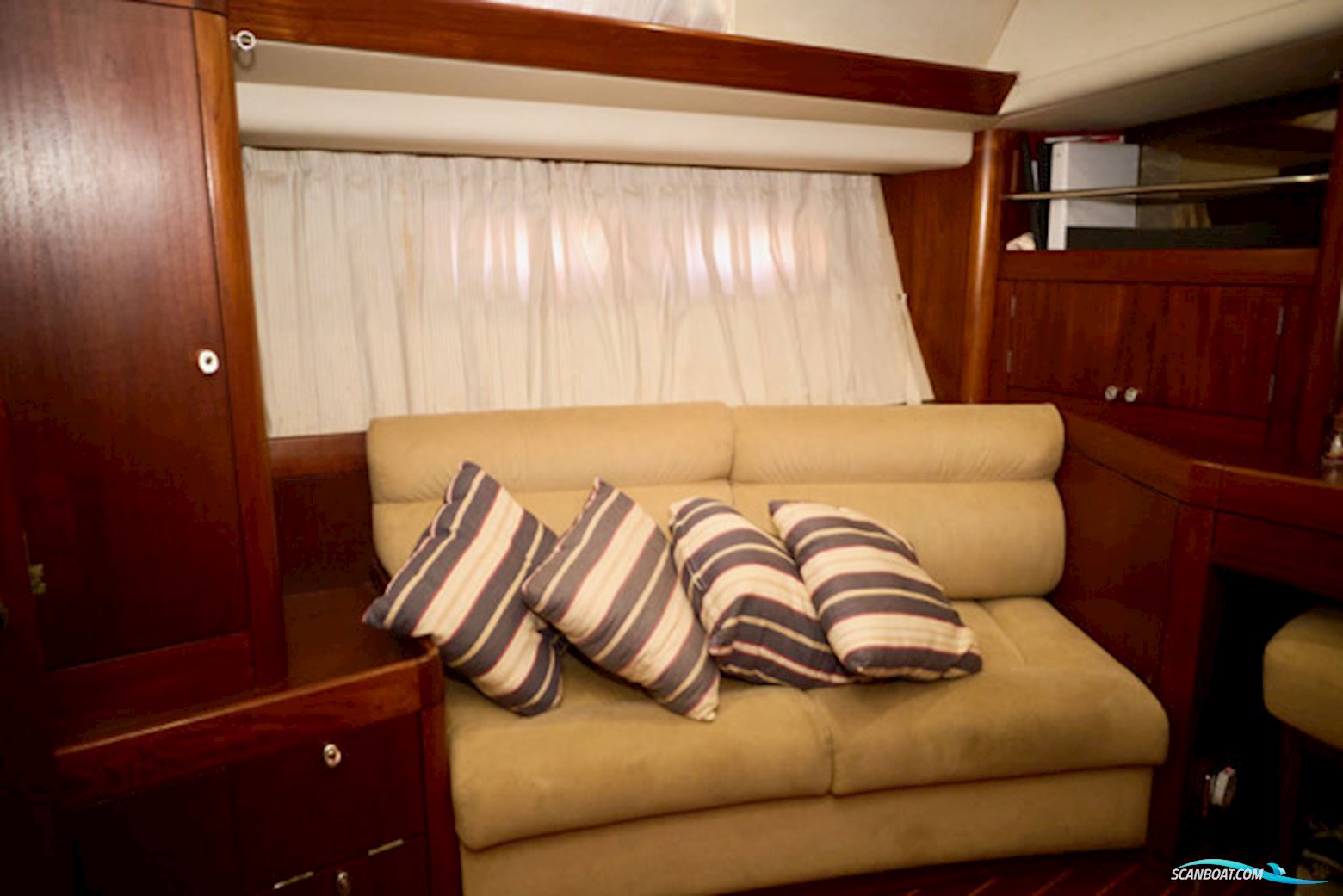 Oyster 80 Deck Saloon