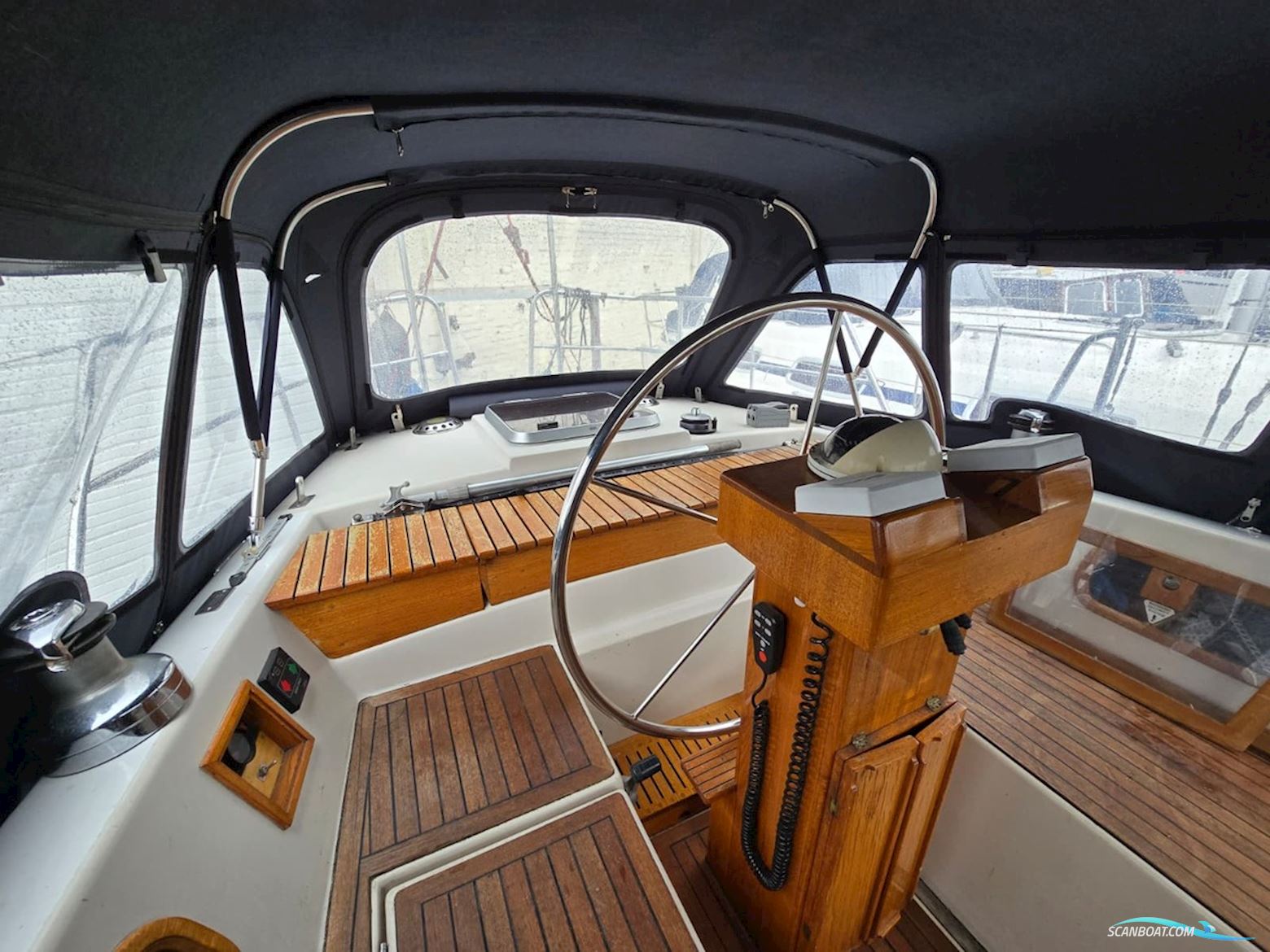 PHANTOM 38
