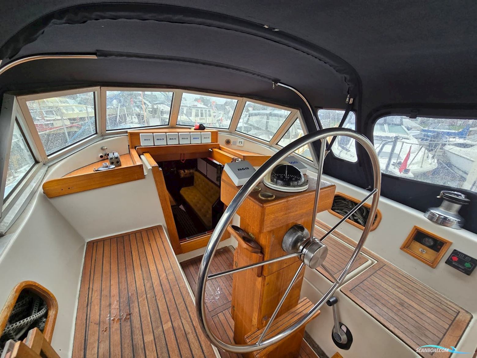PHANTOM 38