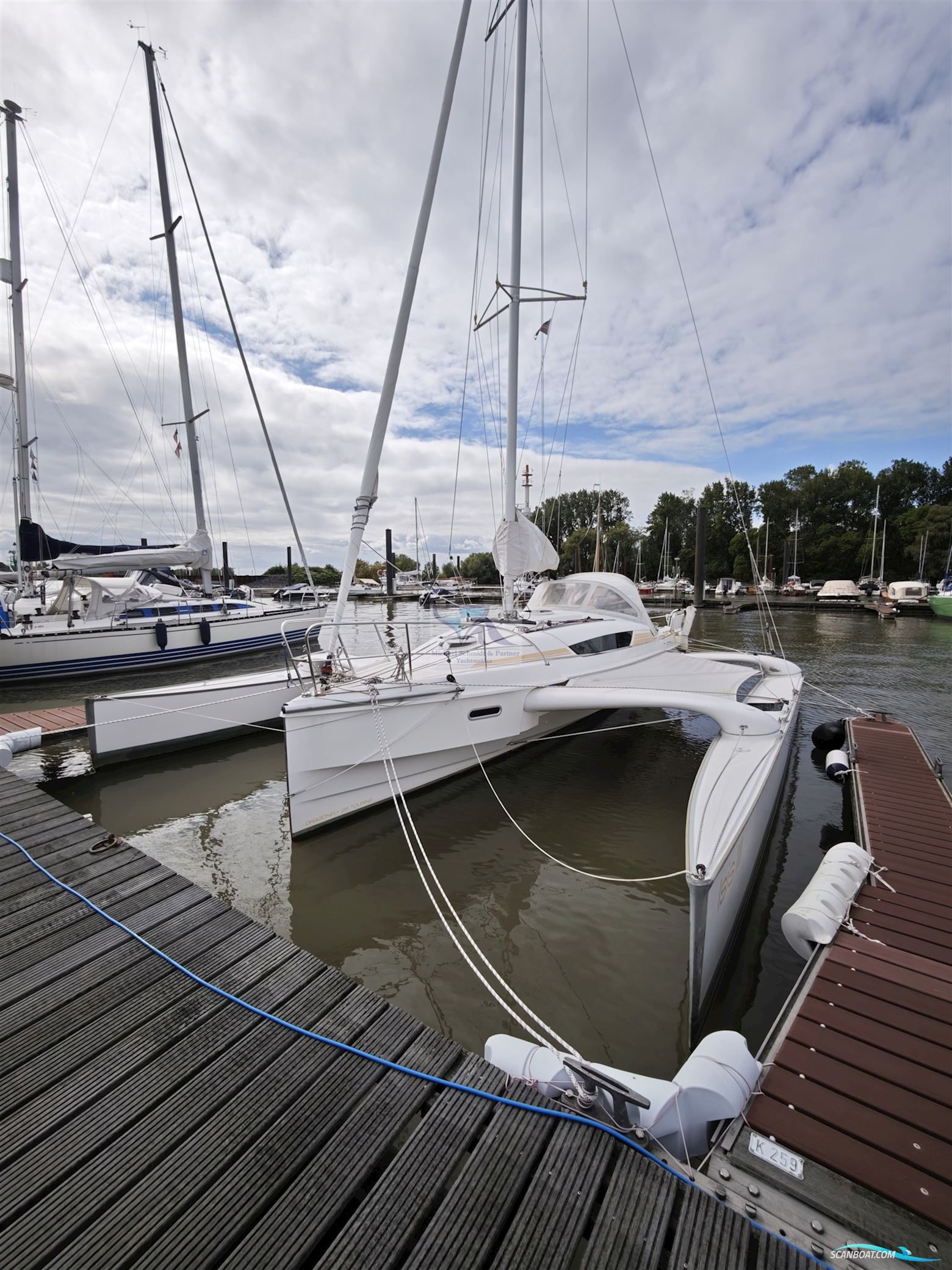 QUORNING BOATS DRAGONFLY 28 Swing Wing Touring