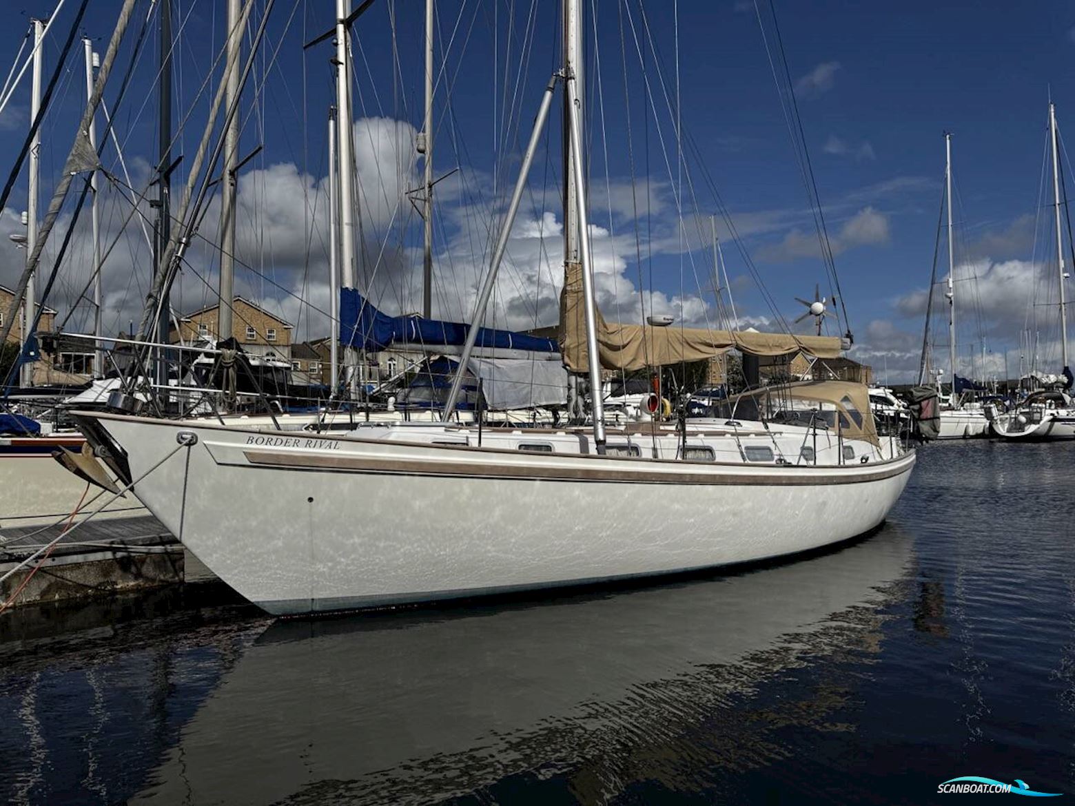 Rival 41 AC Zeilboten 1980, met Perkins Sabre Diesel motor, United Kingdom