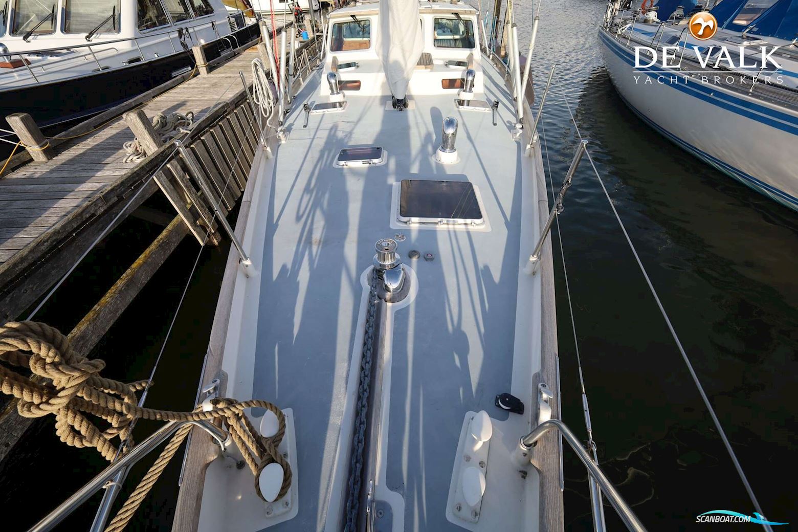 Robert Clark 64 Pilothouse