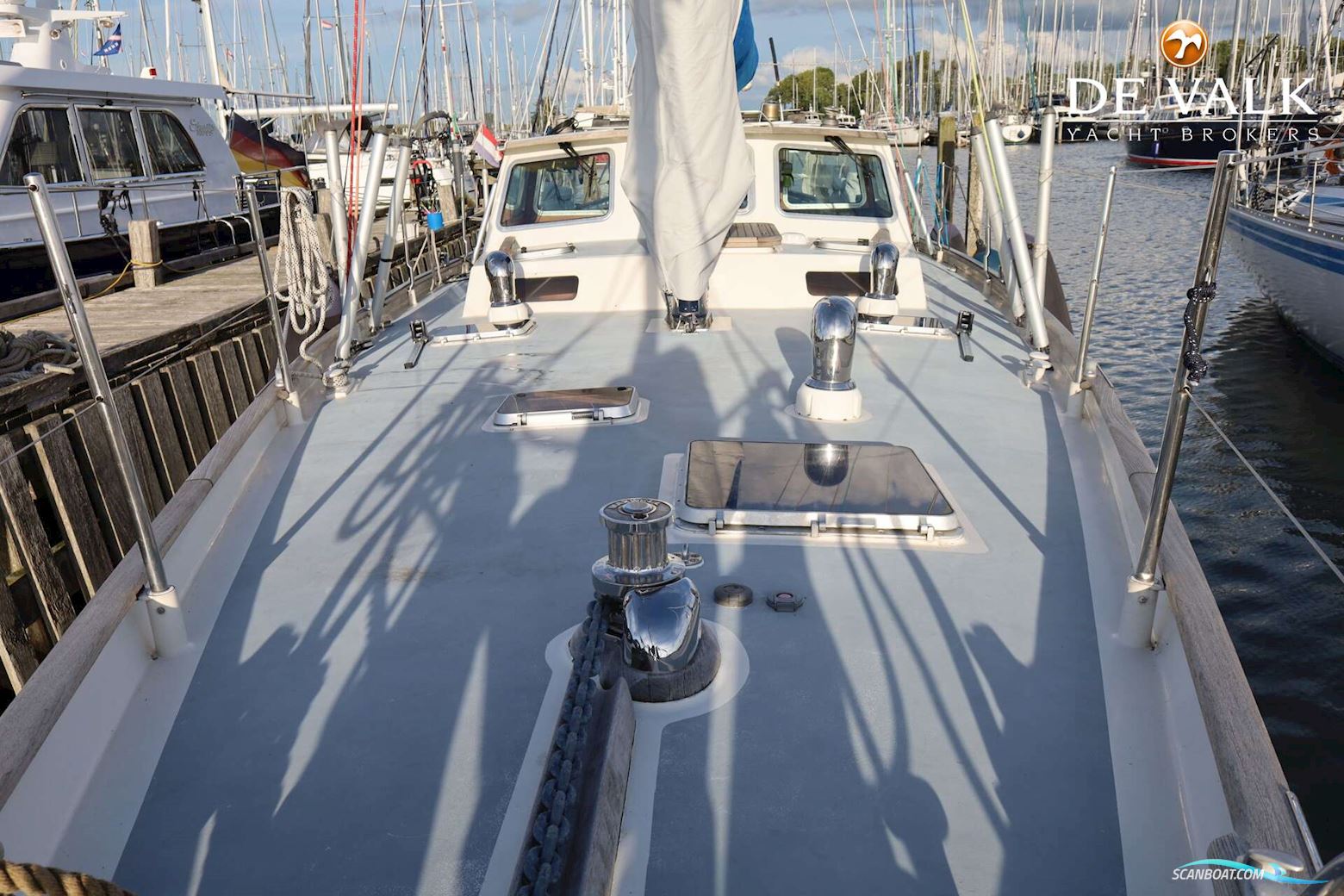 Robert Clark 64 Pilothouse