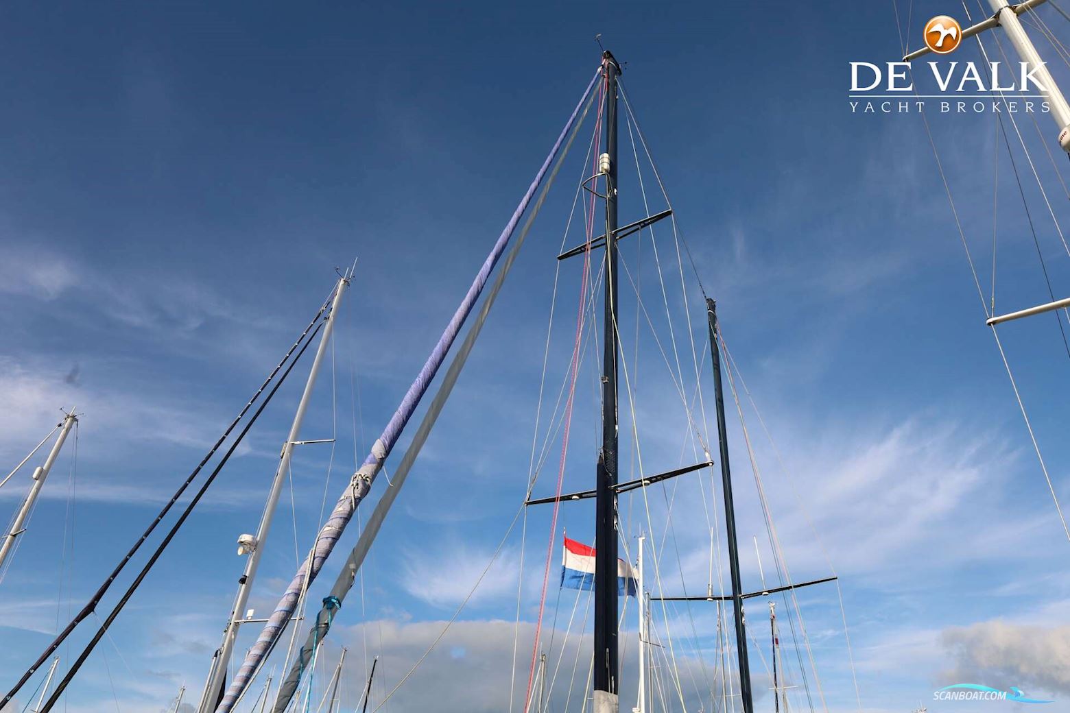 Robert Clark 64 Pilothouse