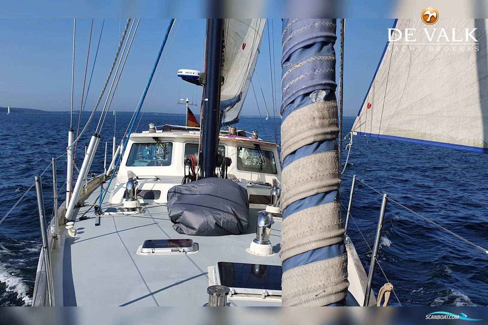 Robert Clark 64 Pilothouse