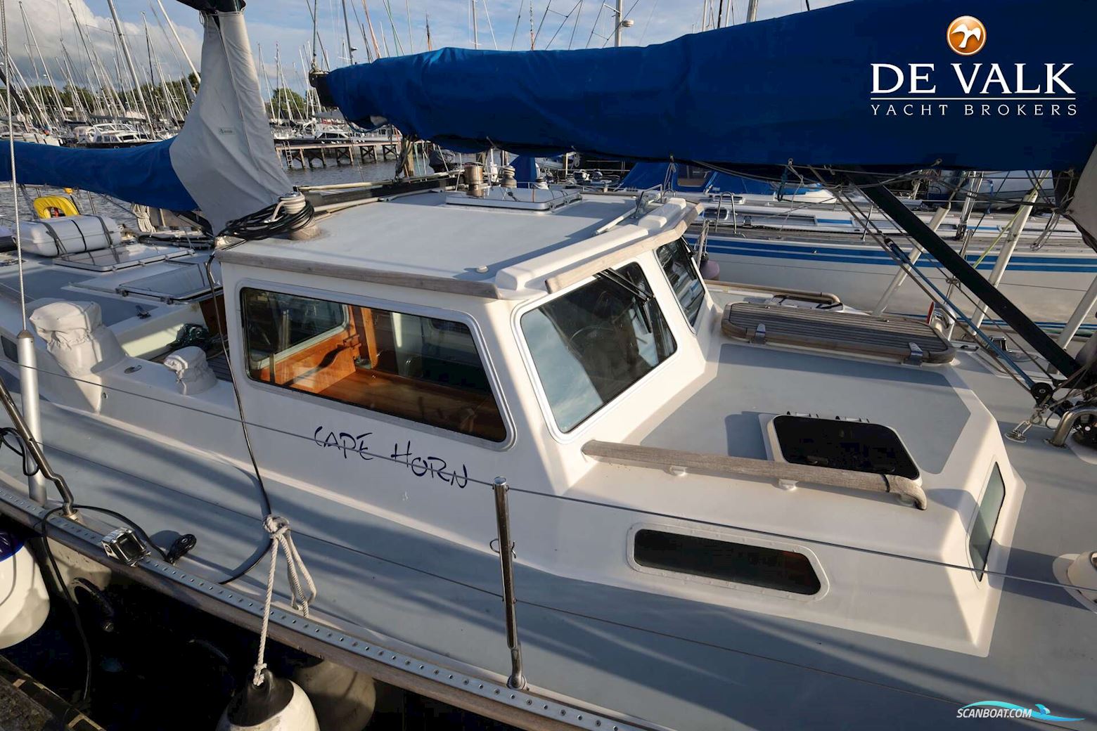 Robert Clark 64 Pilothouse