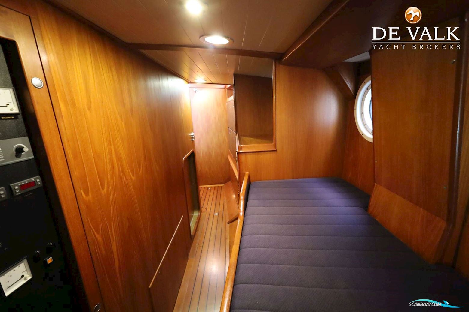 Robert Clark 64 Pilothouse