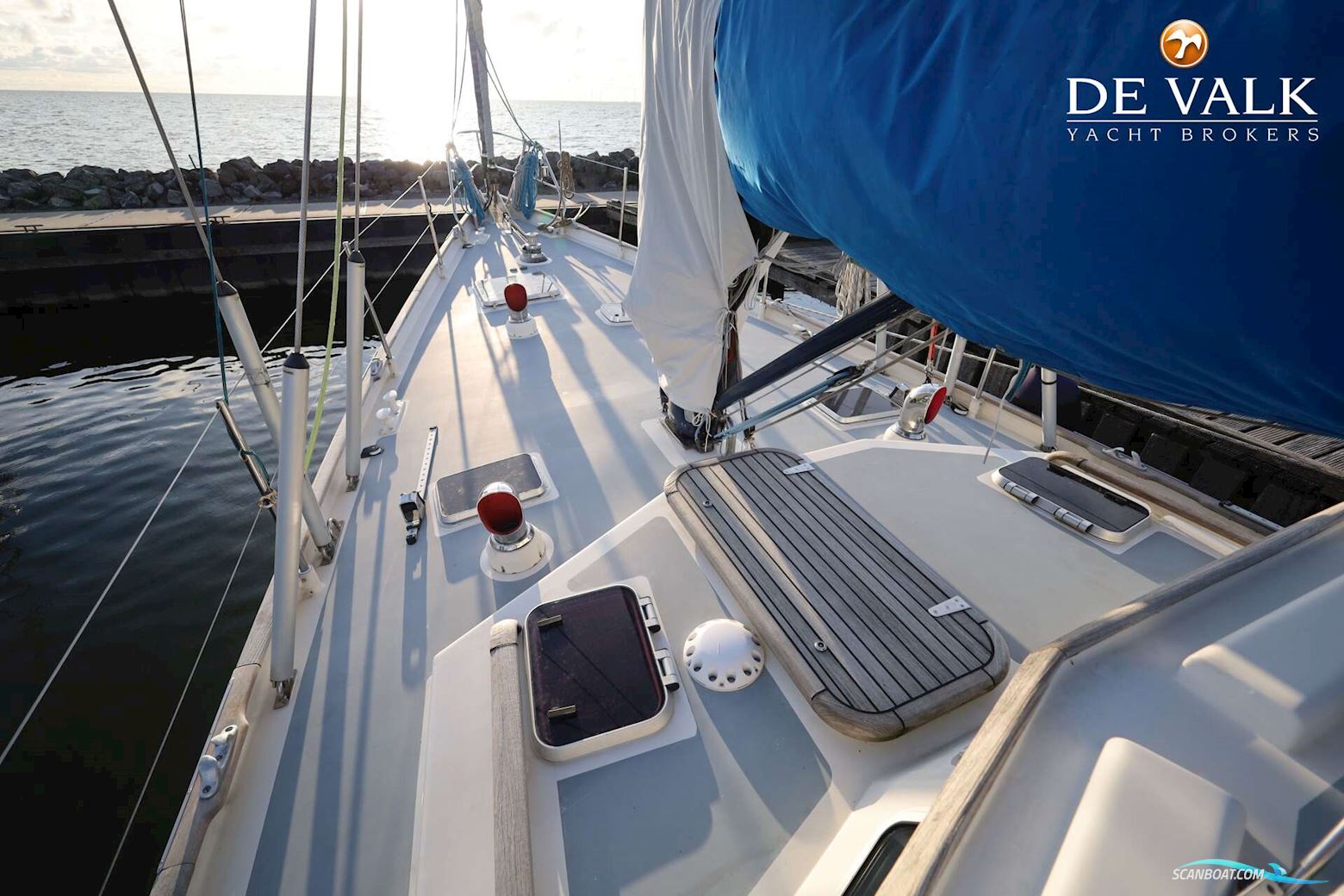 Robert Clark 64 Pilothouse