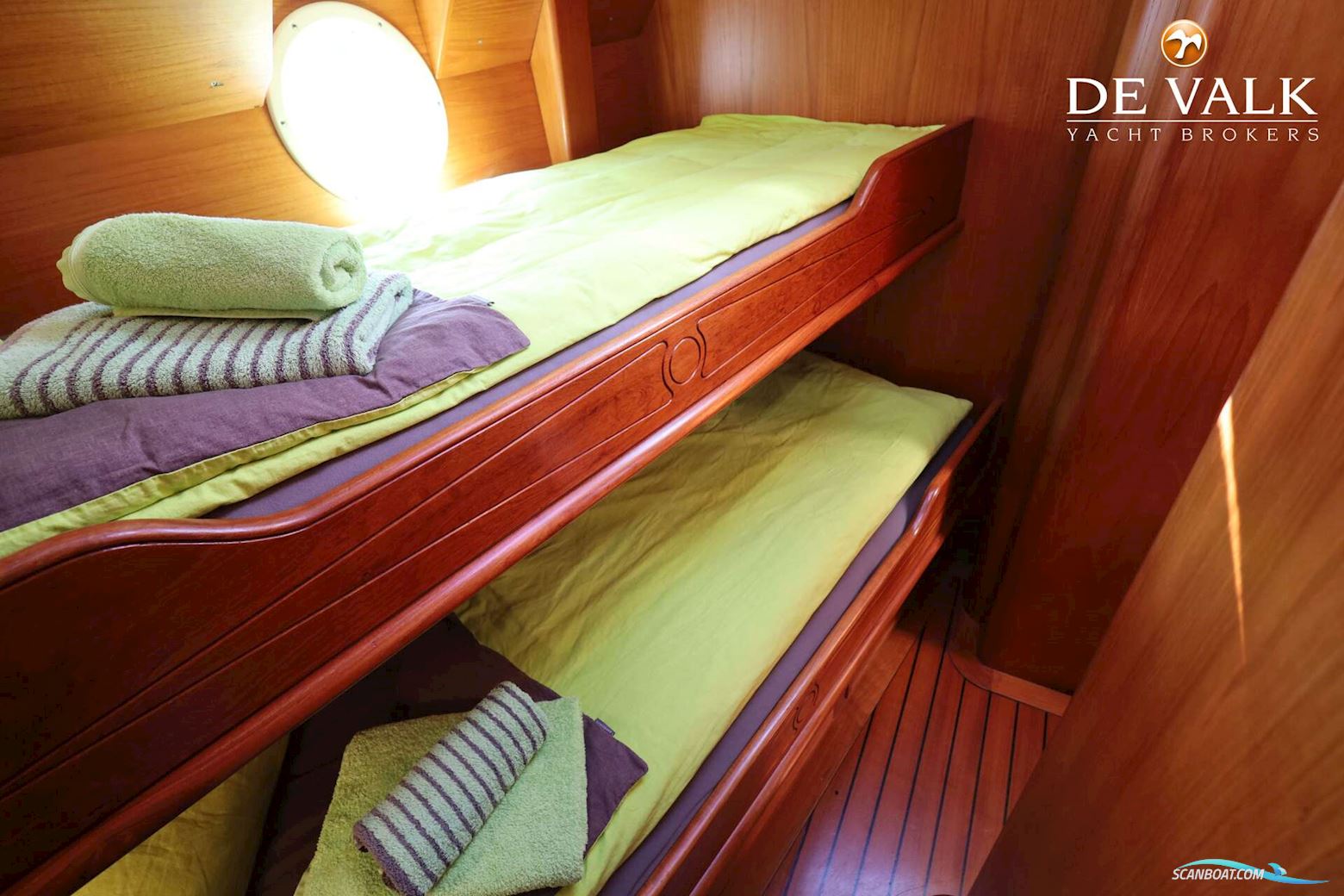 Robert Clark 64 Pilothouse