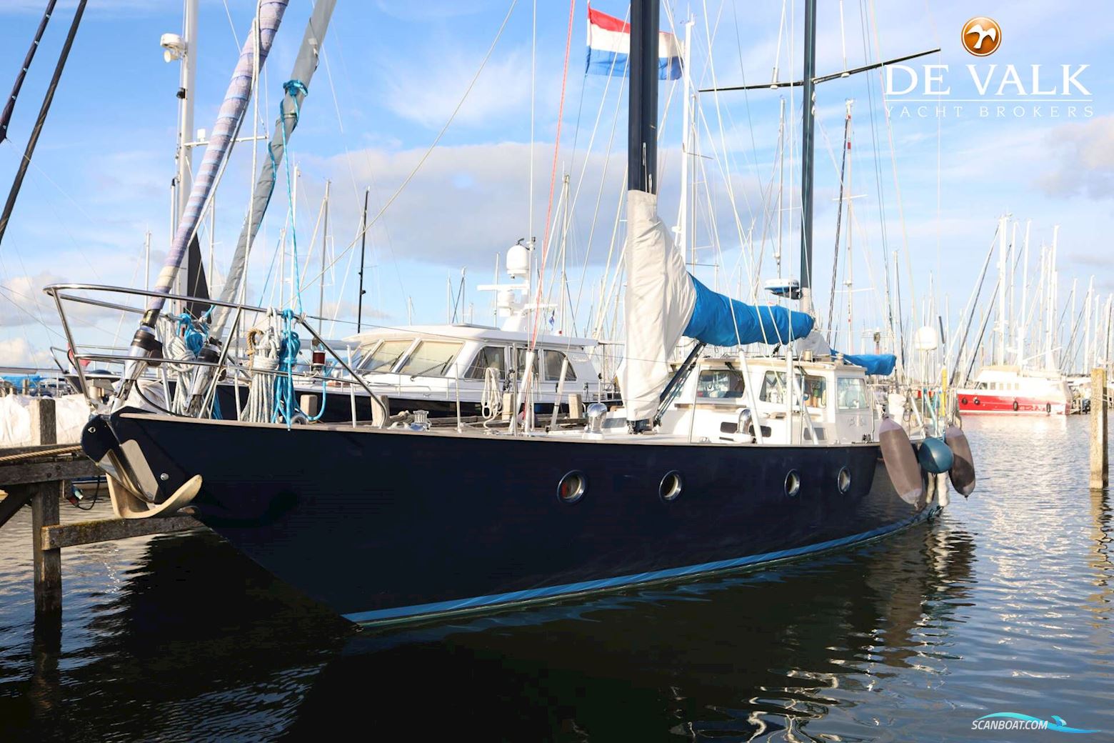 Robert Clark 64 Pilothouse