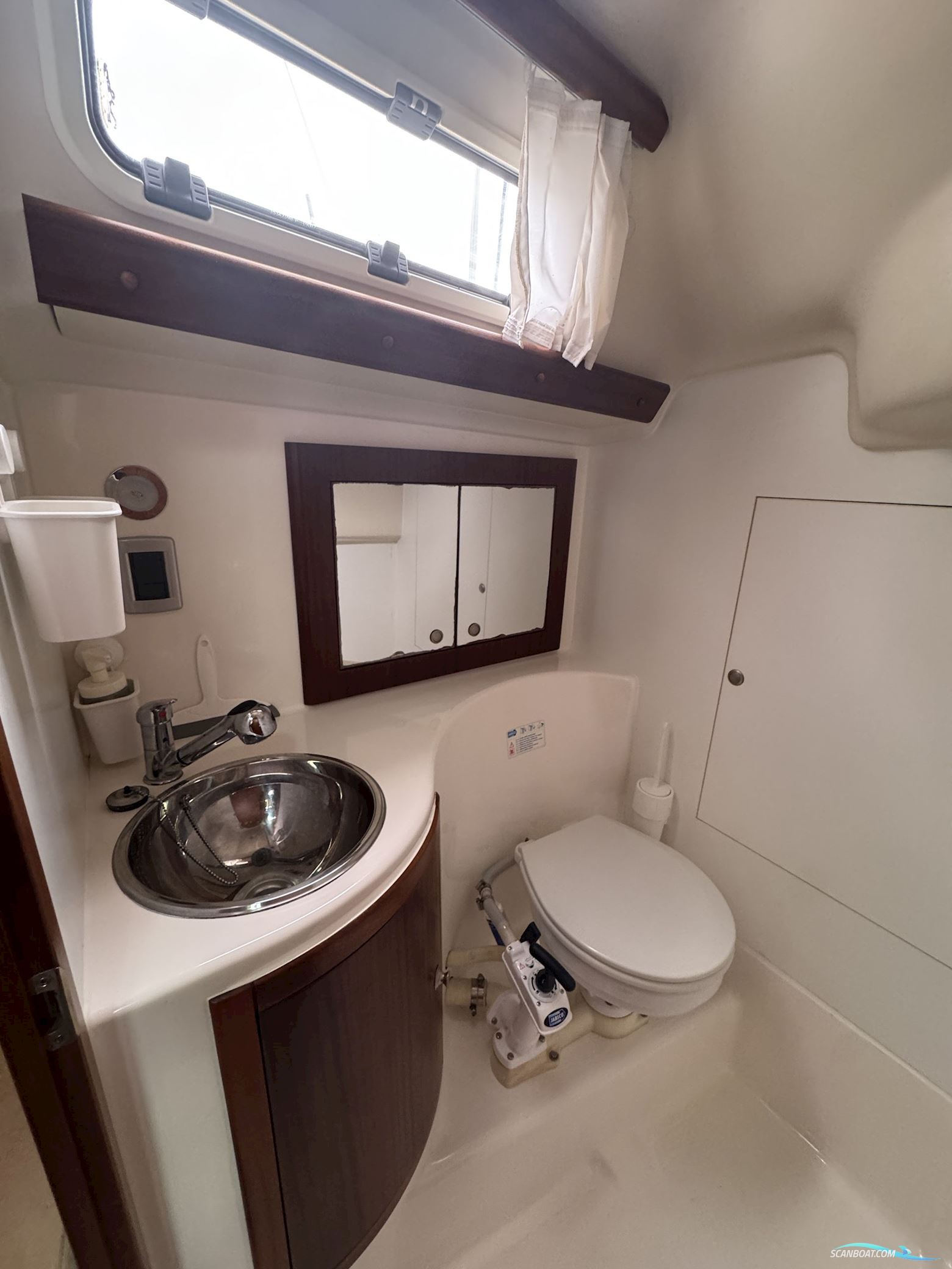 Salona 37 2008 - EU VAT Paid. Performance and comfortable living space combined.