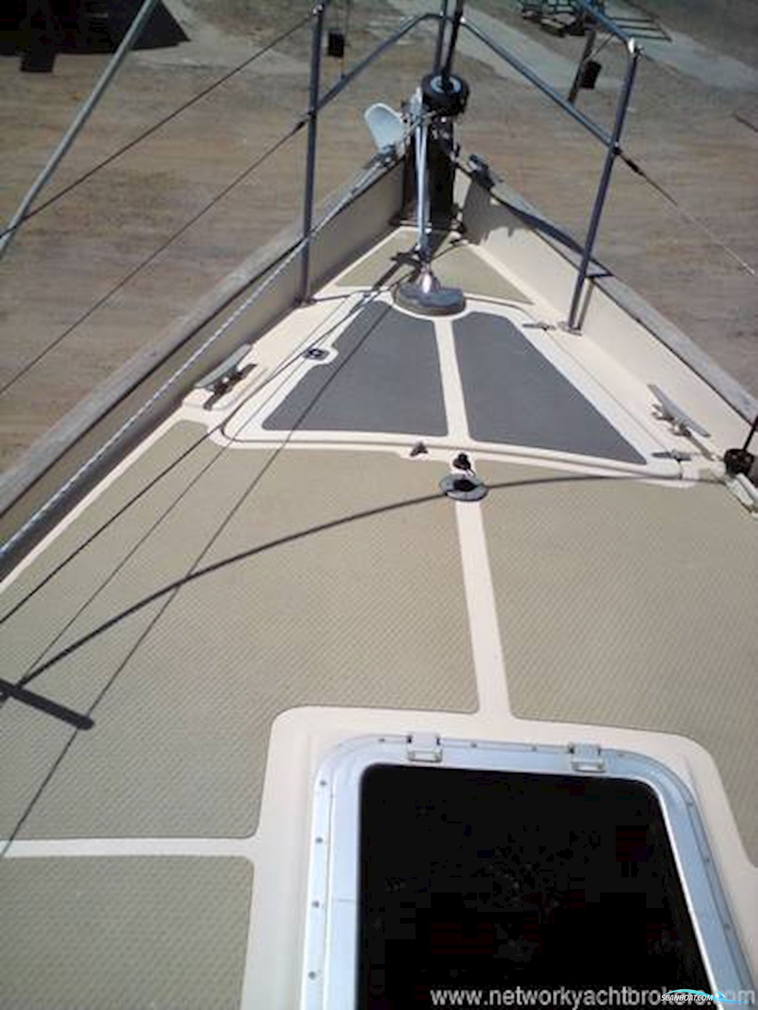 Seastream 34 Deck Saloon